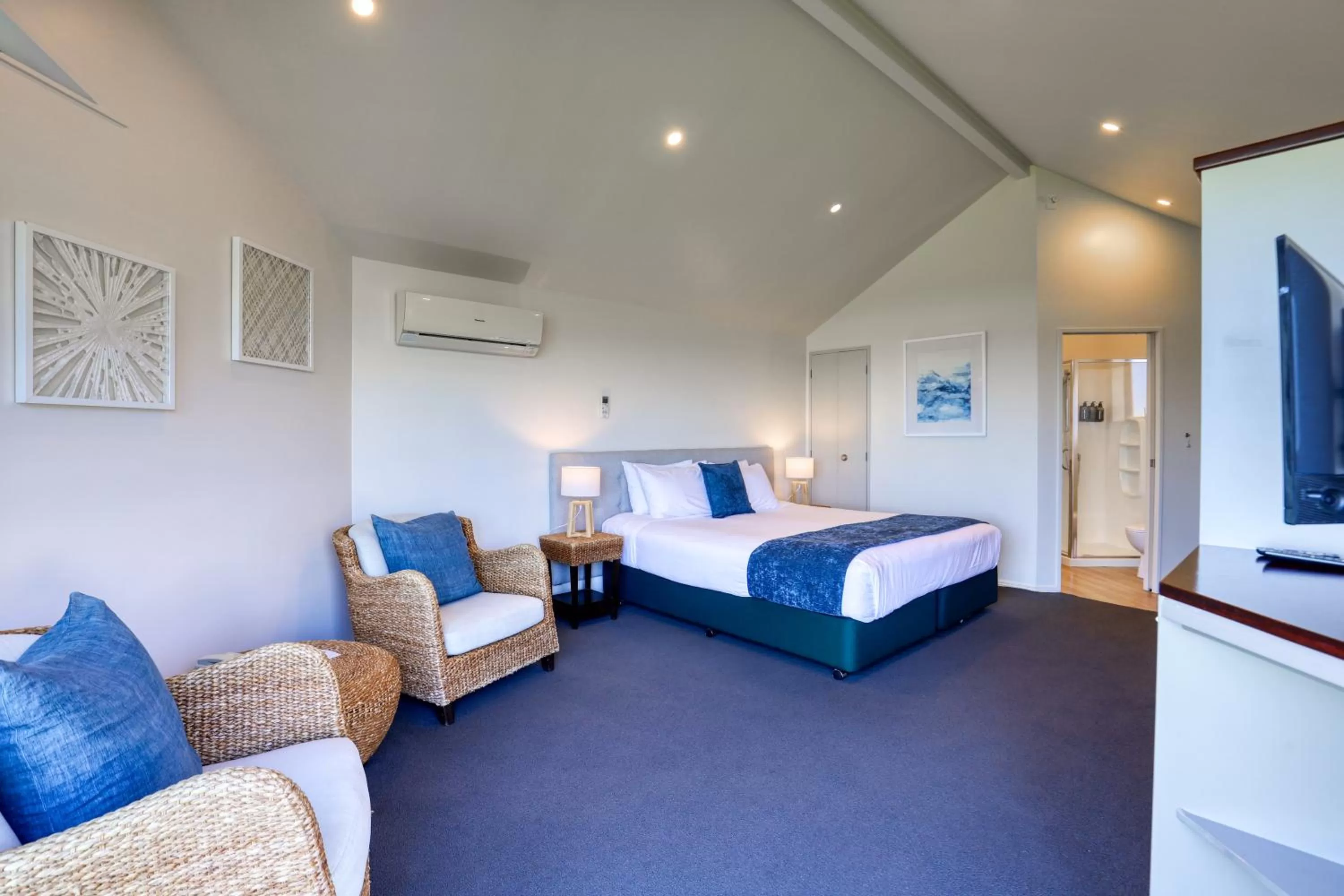 Bed in Castaways Resort