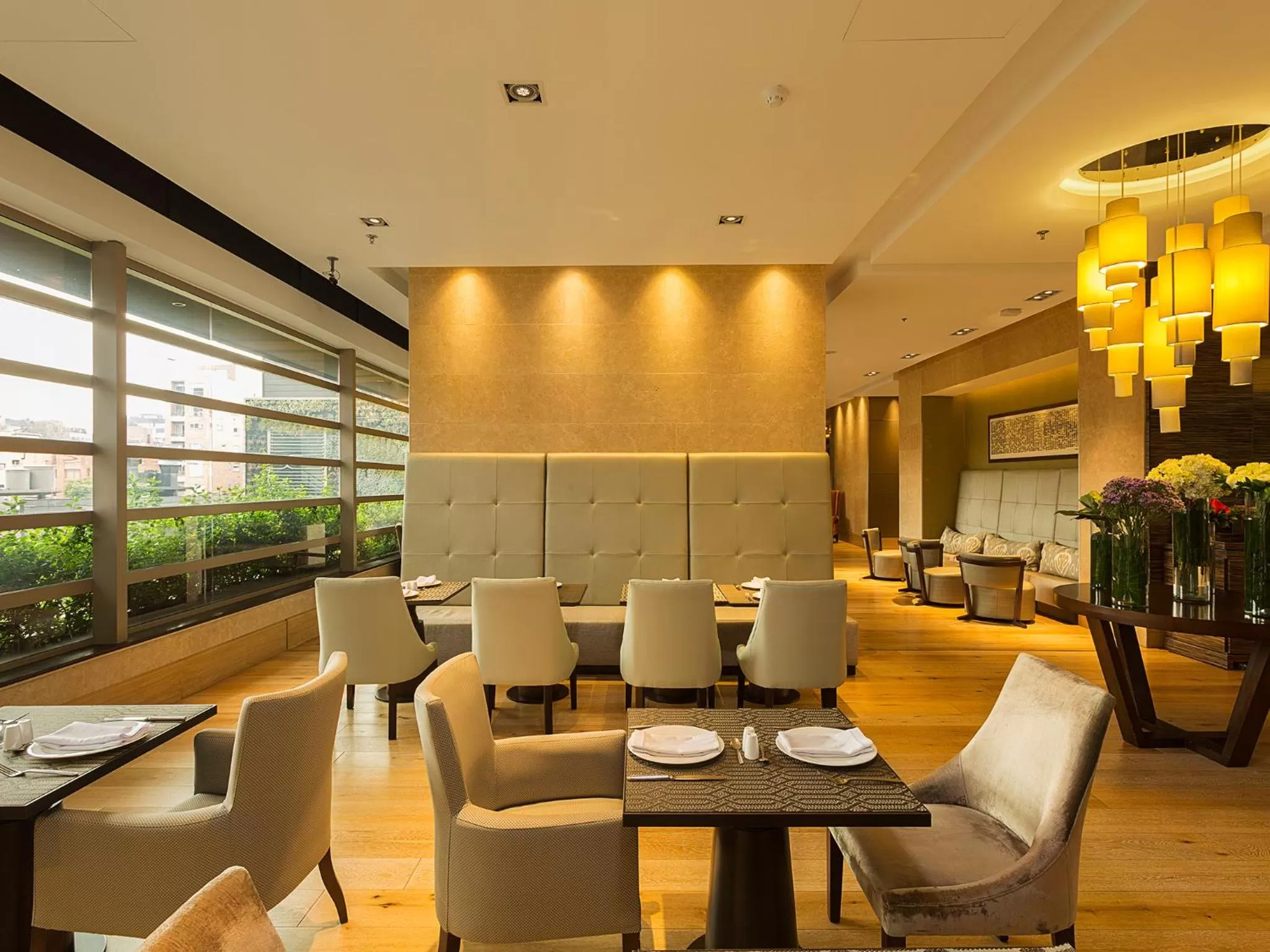 Restaurant/places to eat in EK Hotel By Preferred Hotels Group