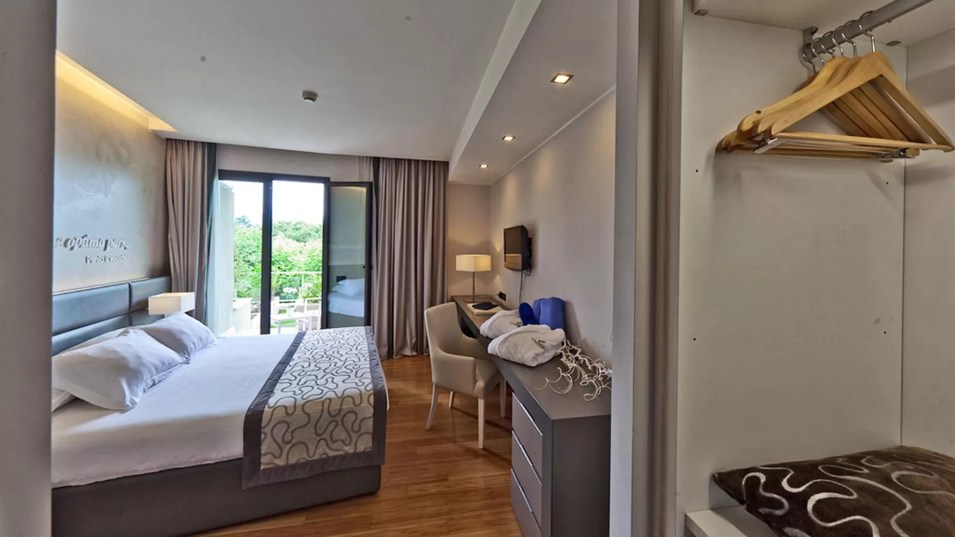 Bedroom, Bed in Galzignano Resort Terme & Golf - Hotel Majestic