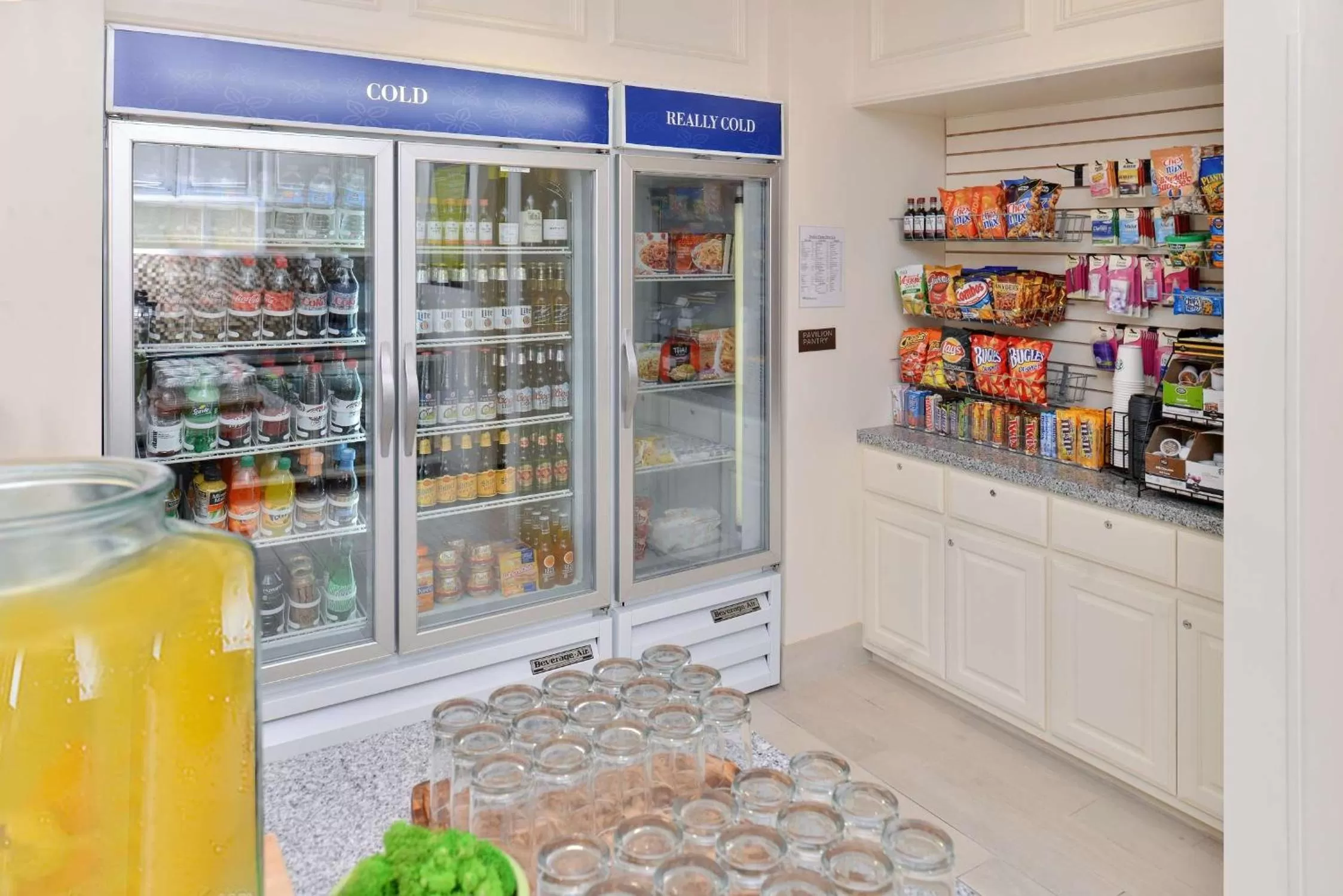 Restaurant/places to eat in Hilton Garden Inn Addison