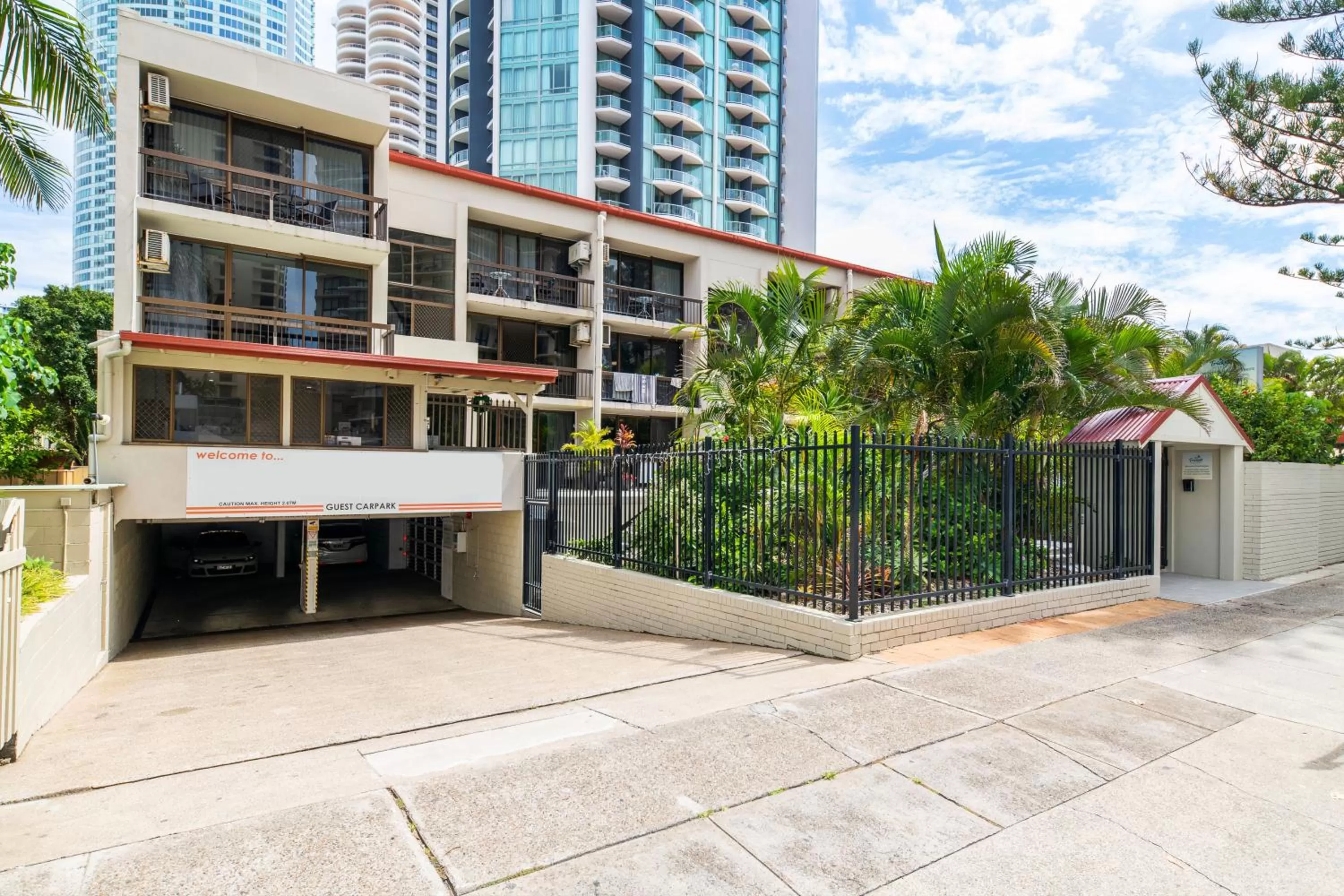 Property building in Trickett Gardens Holiday Inn