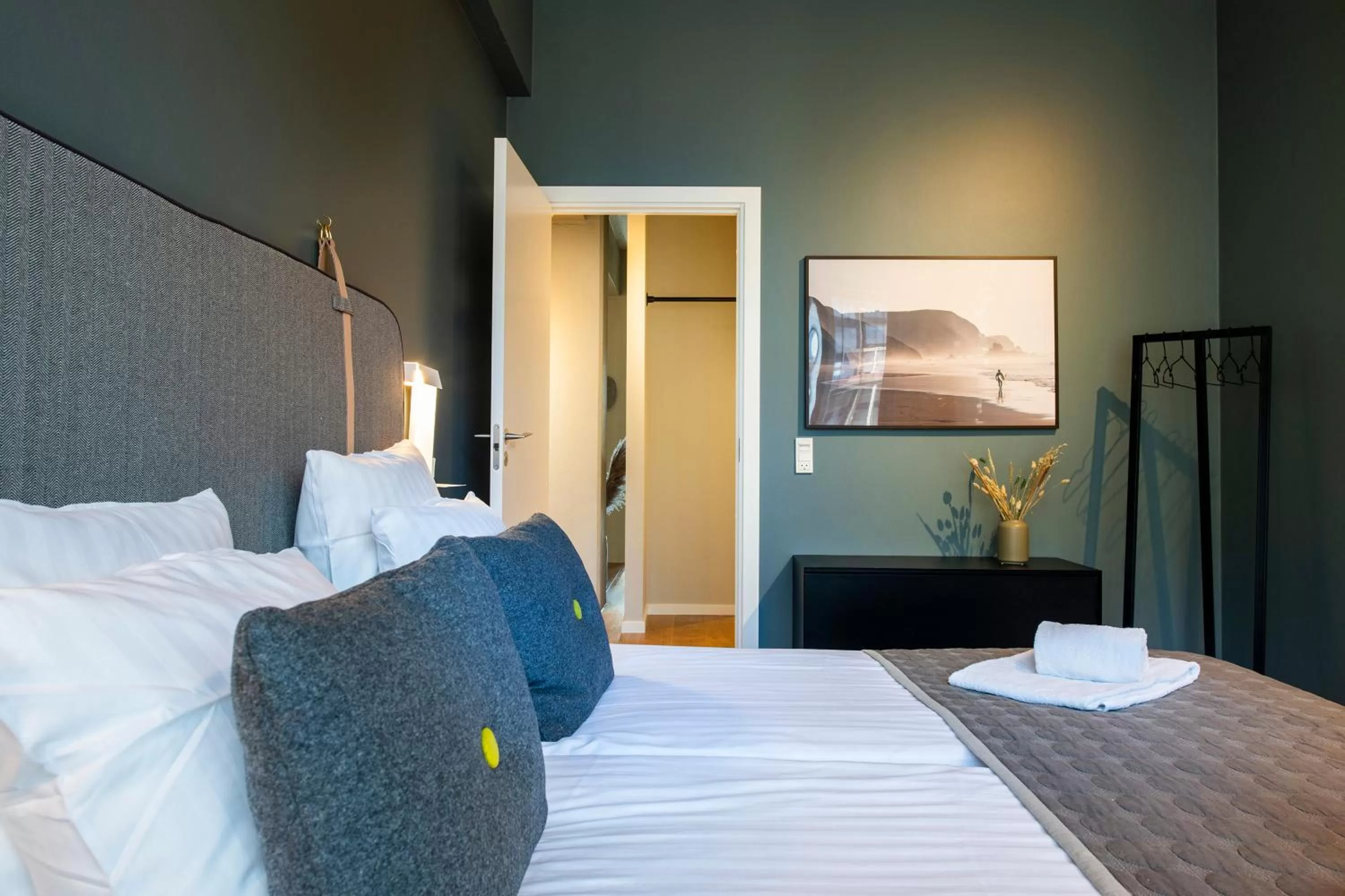 Bedroom, Bed in By The Pier apartments - Into This Place