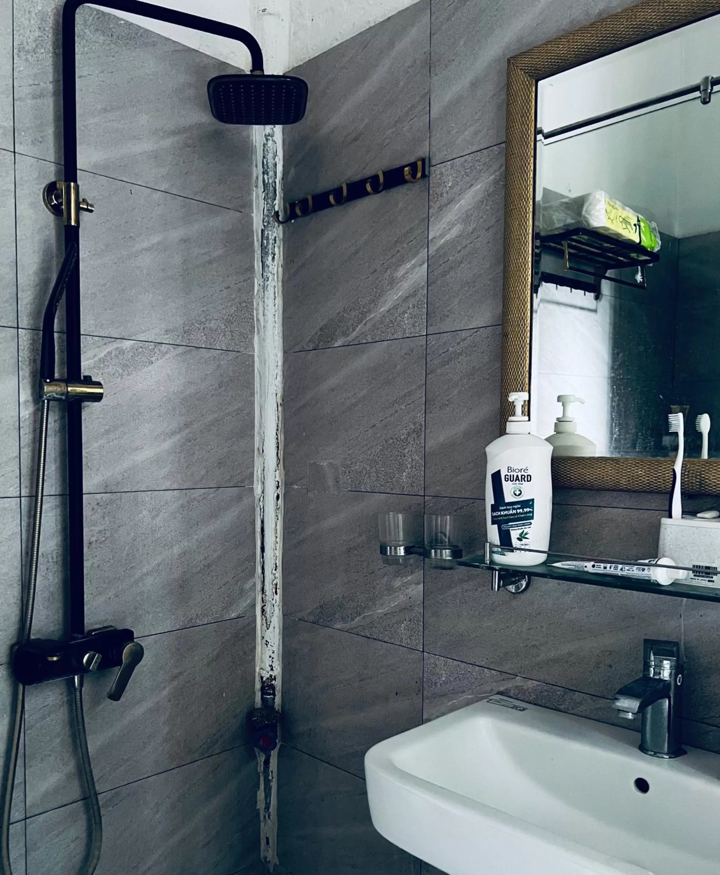 Shower in The First Ba Trieu Ha Noi