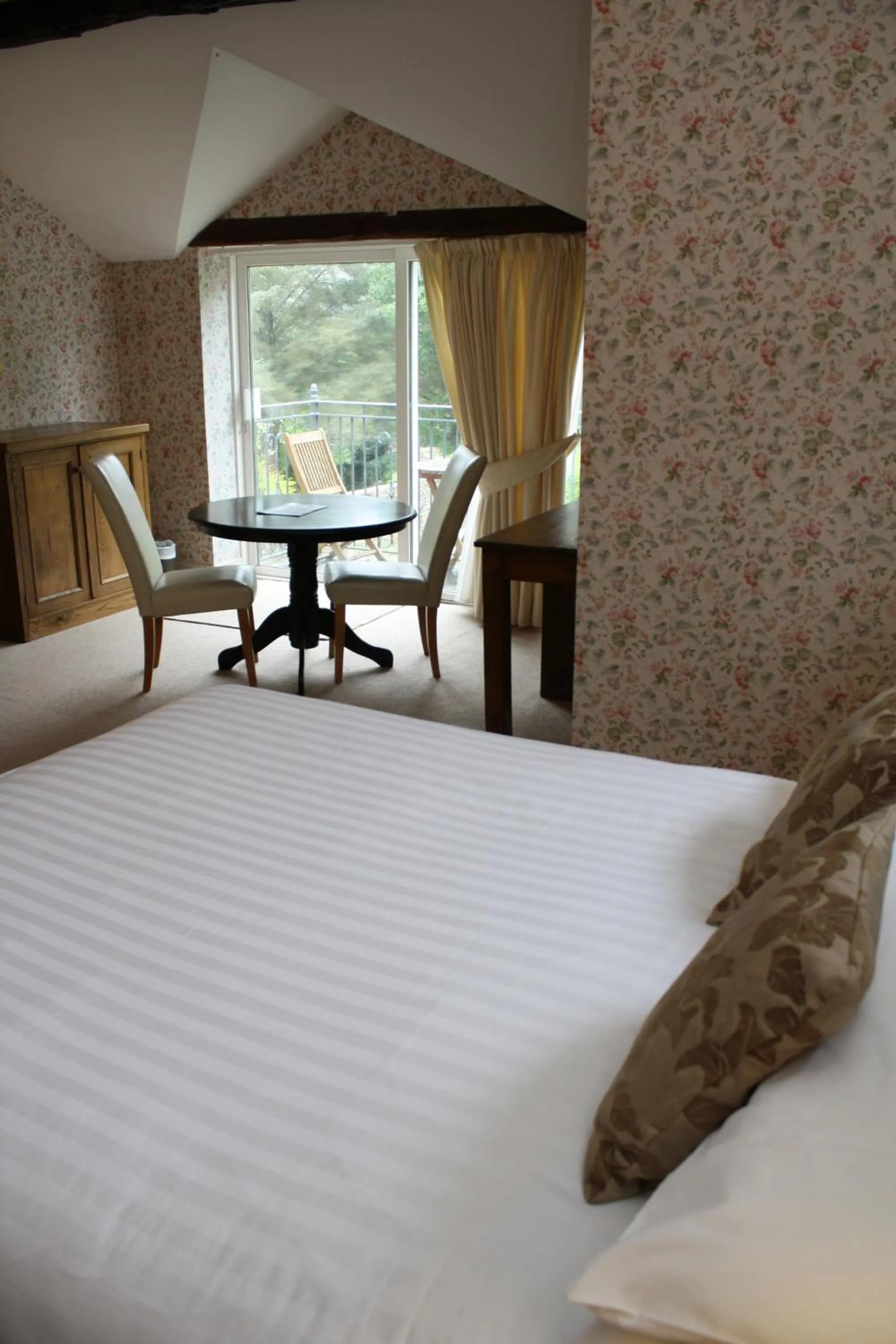 Photo of the whole room, Bed in Woodhill House