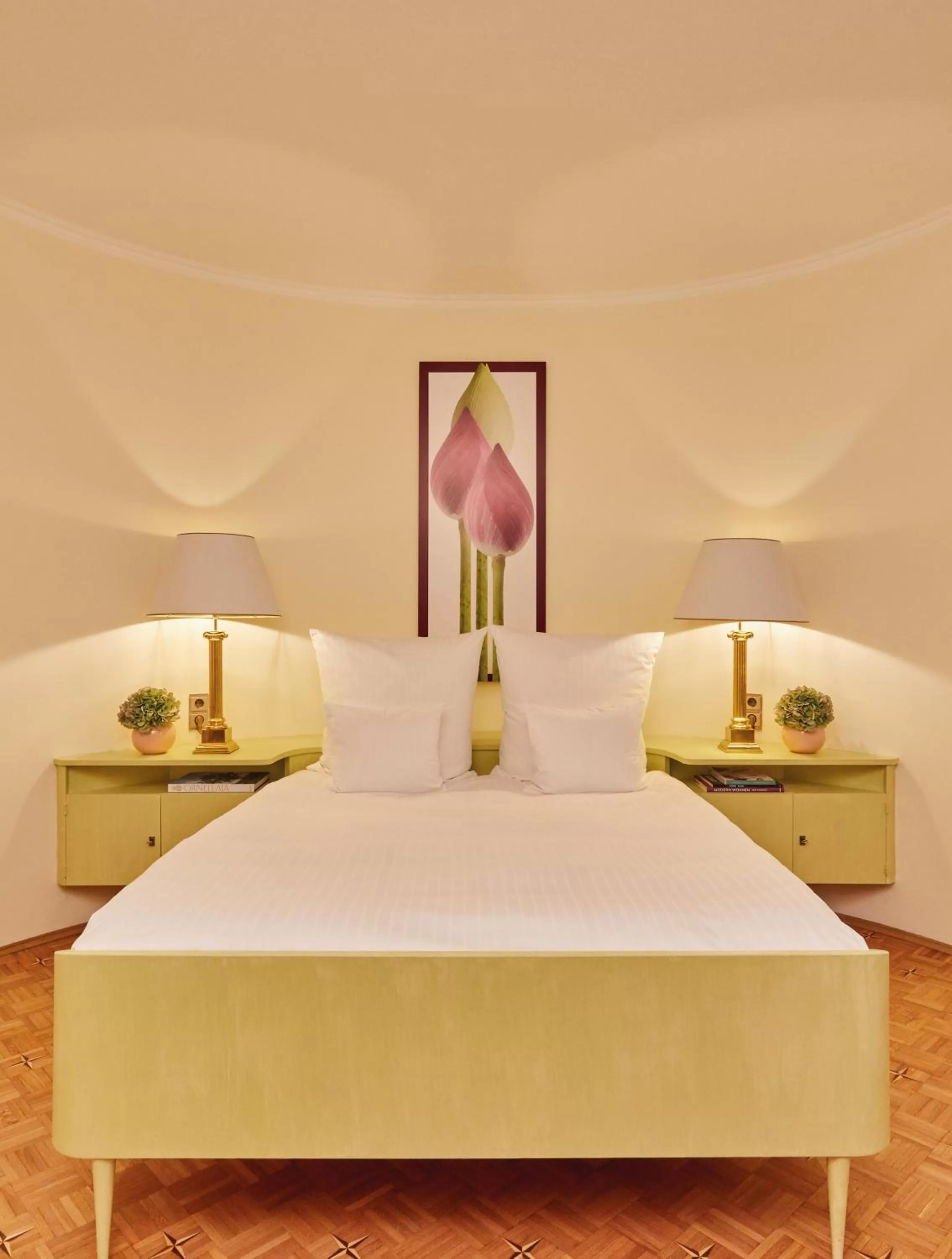 Bedroom, Bed in Excelsior by Geisel