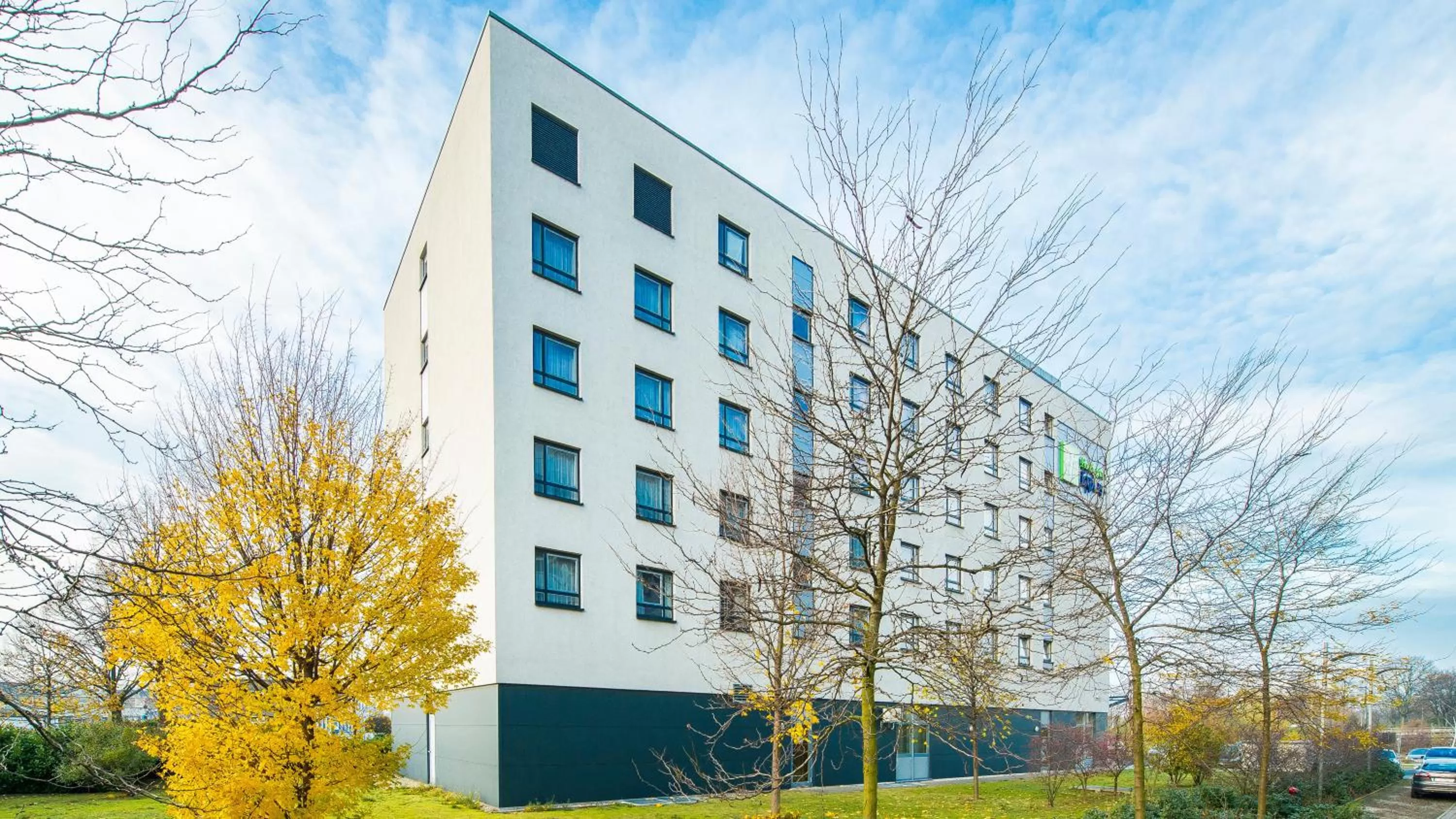 Property building in Holiday Inn Express Düsseldorf - City North by IHG
