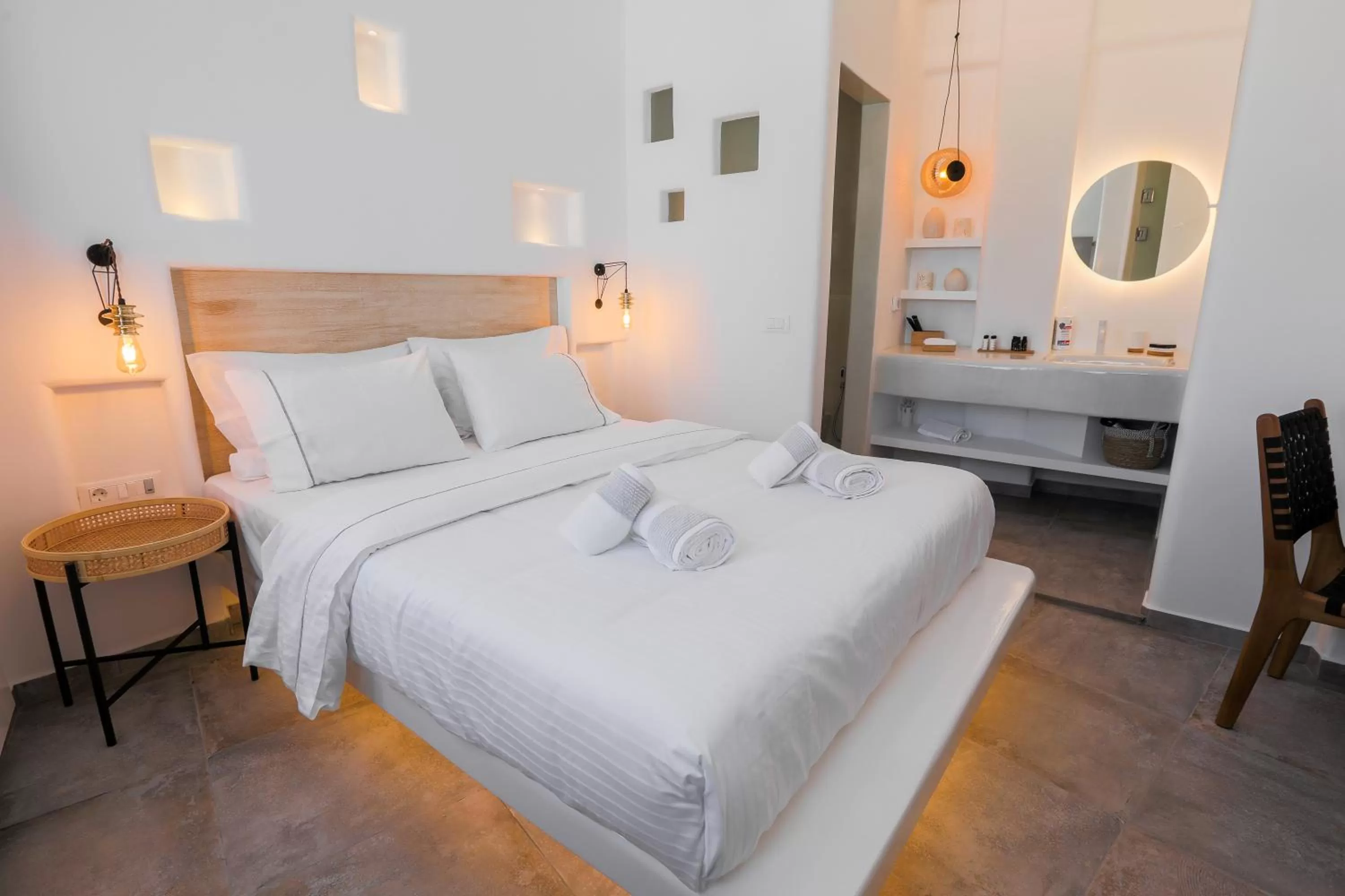 Bed in Eternity Suites Santorini