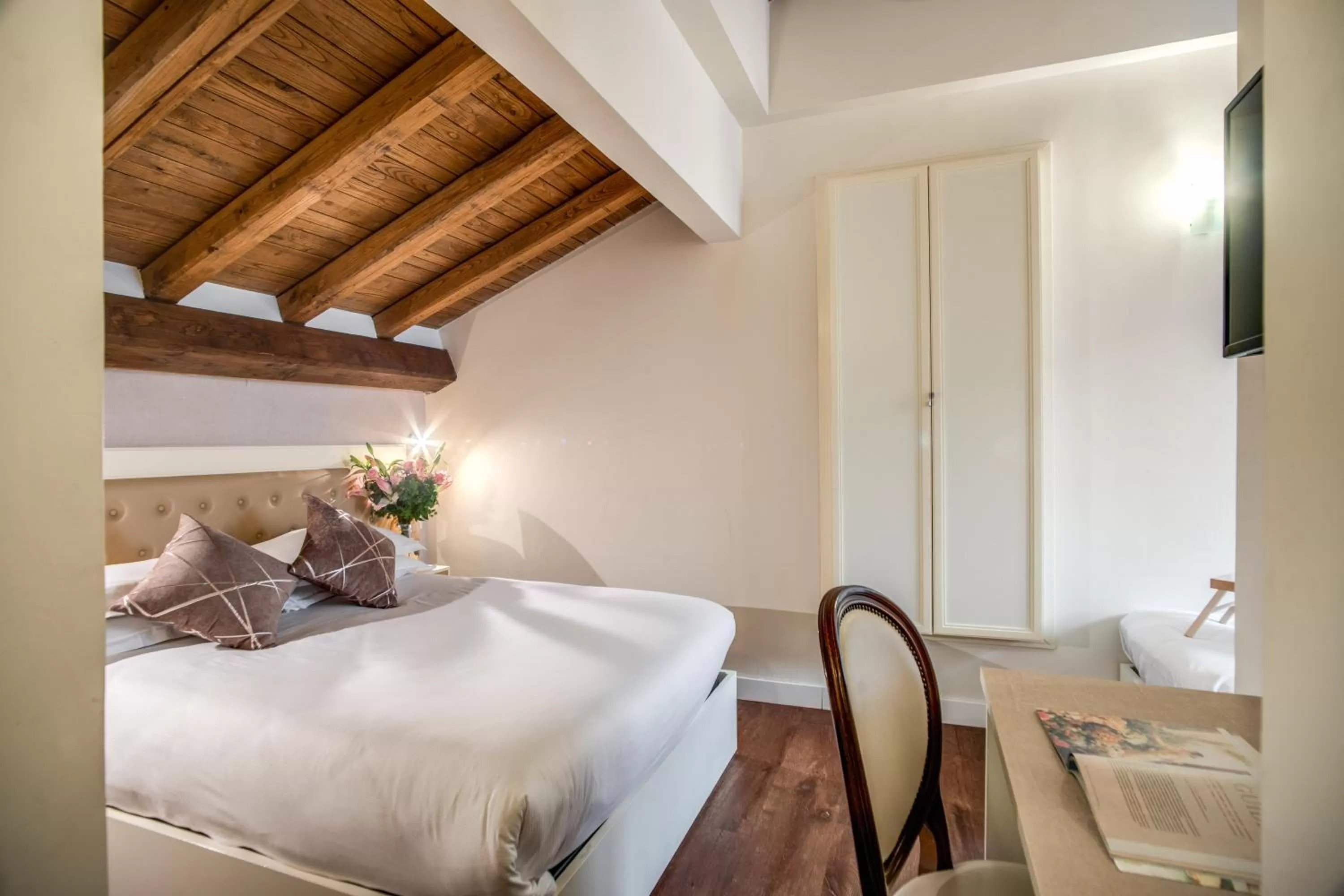 Bed in Hotel San Silvestro