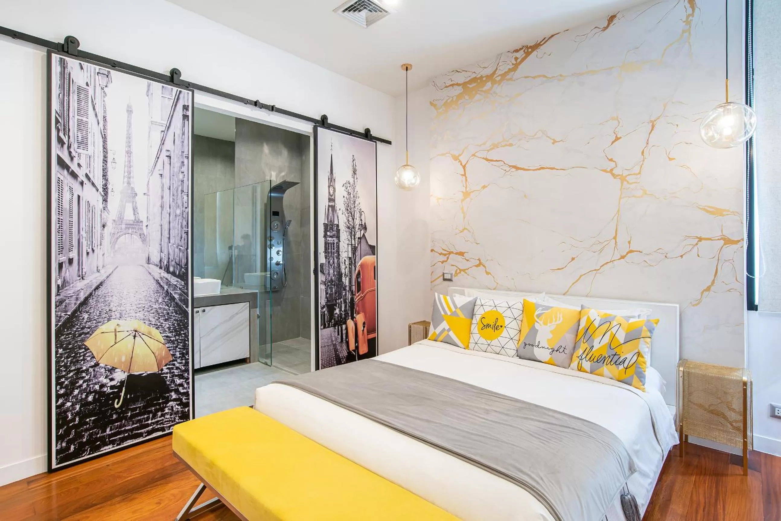 Bedroom, Bed in Benviar Tonson Residence