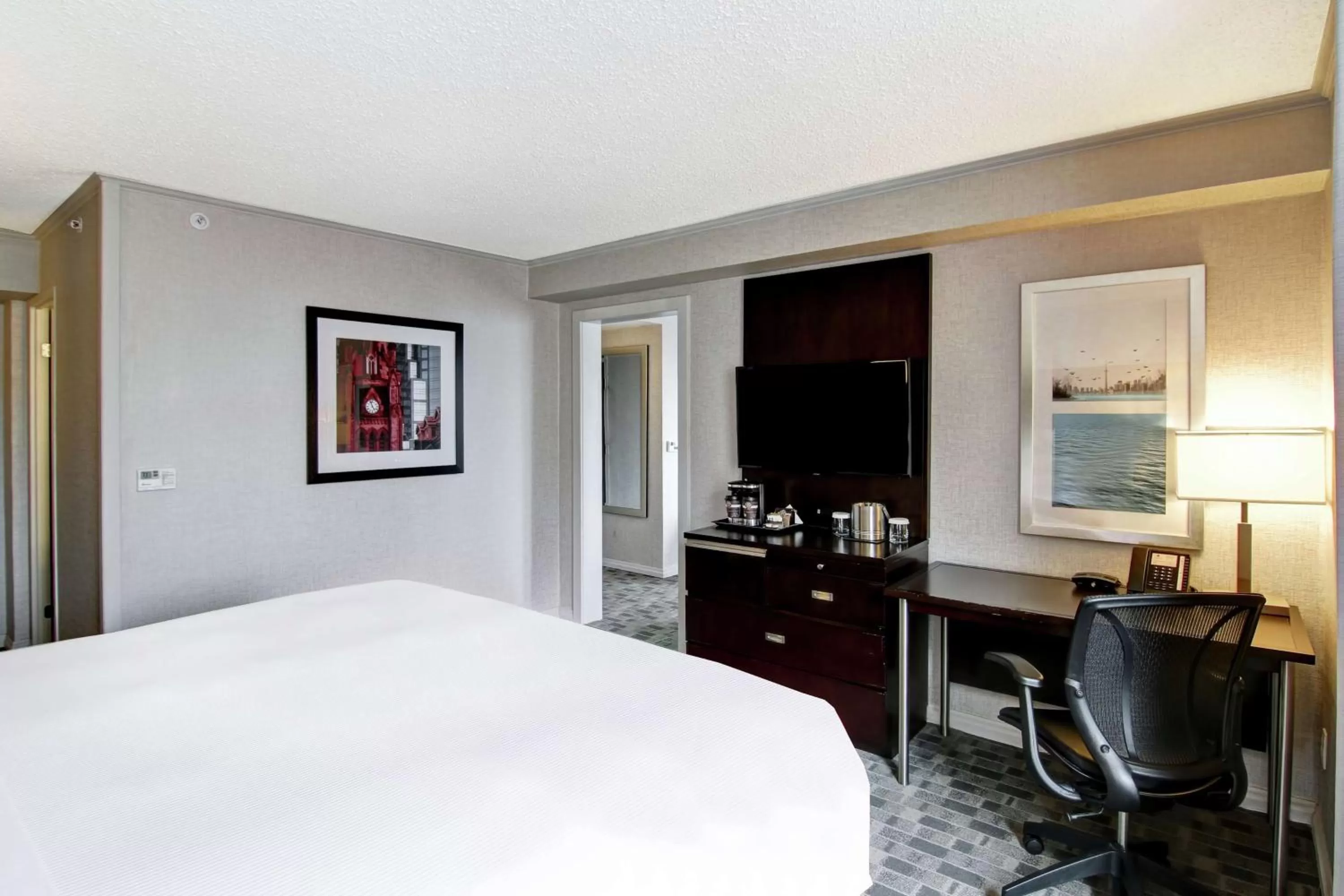 Bedroom, Bed in DoubleTree by Hilton Toronto Downtown