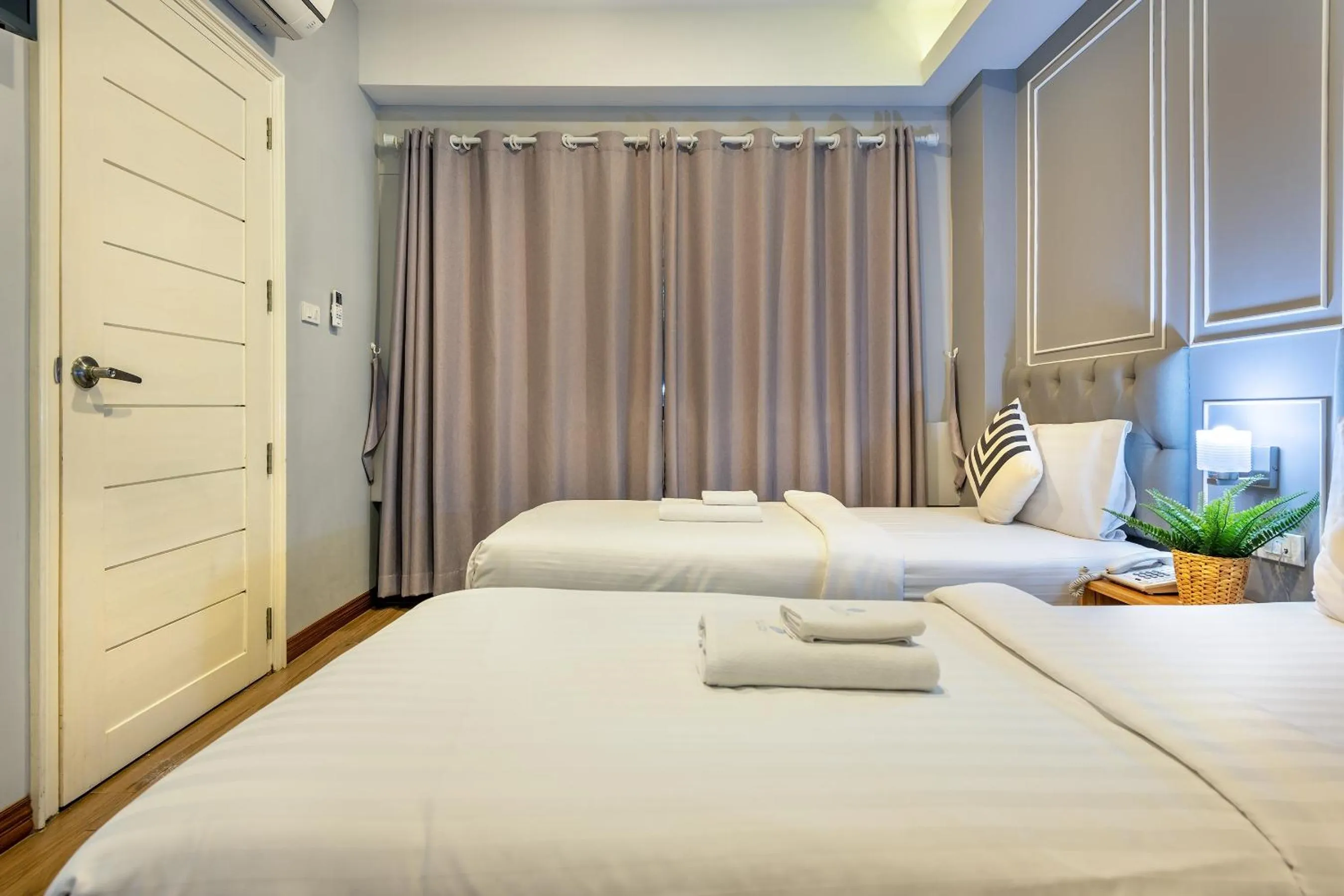 Bed in De Lavender Bangkok Hotel