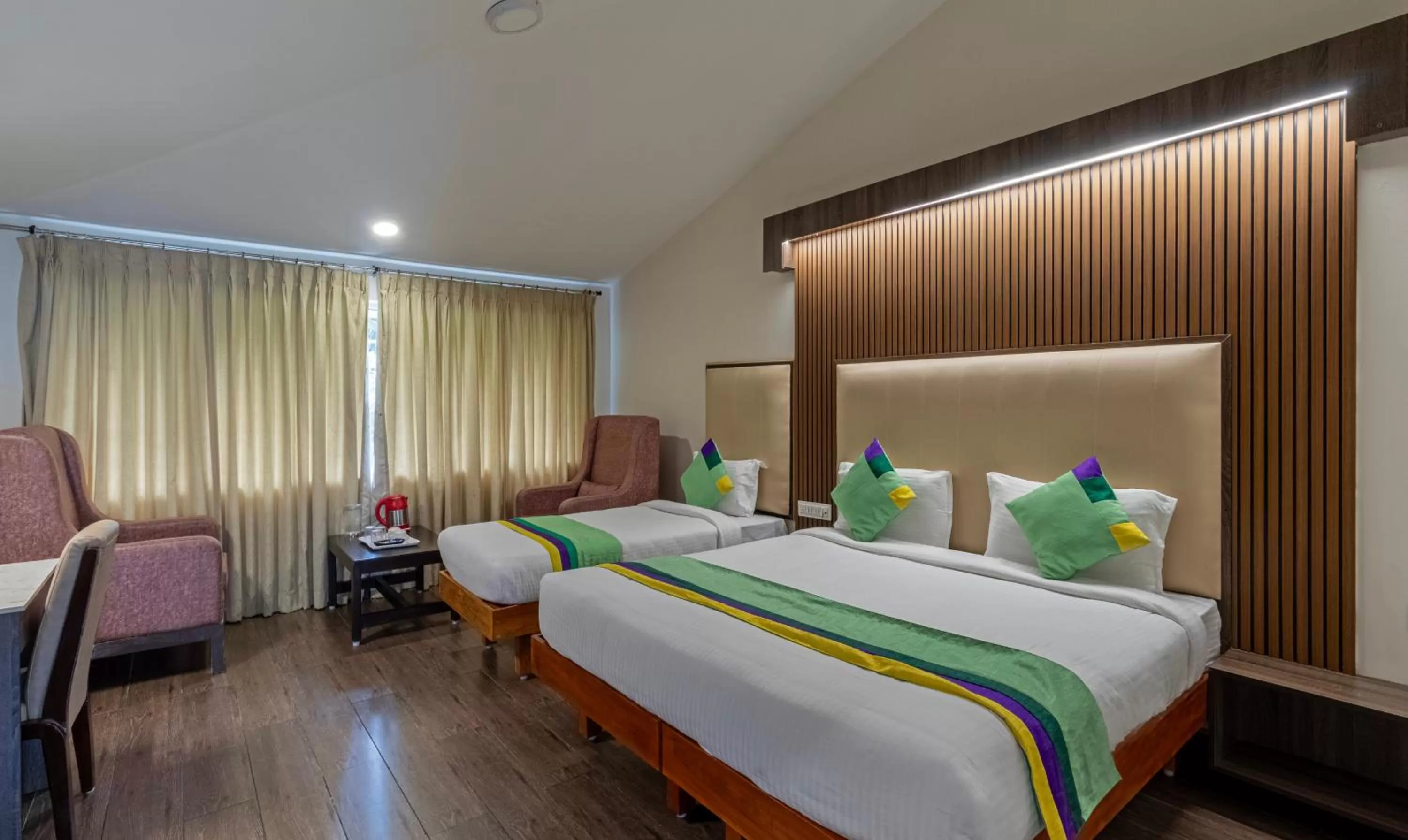 Bedroom, Bed in Treebo Kodai Kings Park, 650 M From Kodai Lake