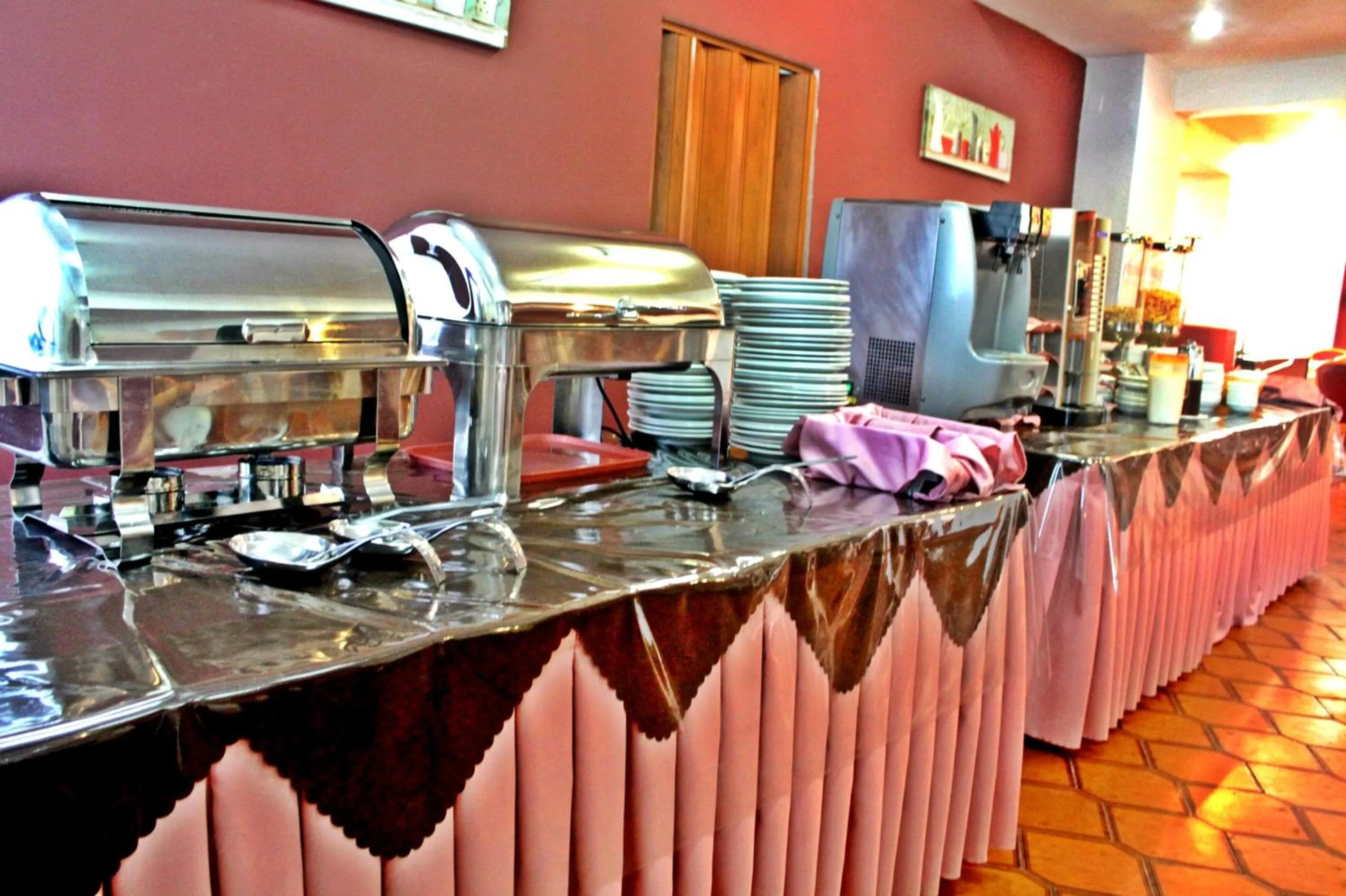 Restaurant/places to eat in Europa Hotel