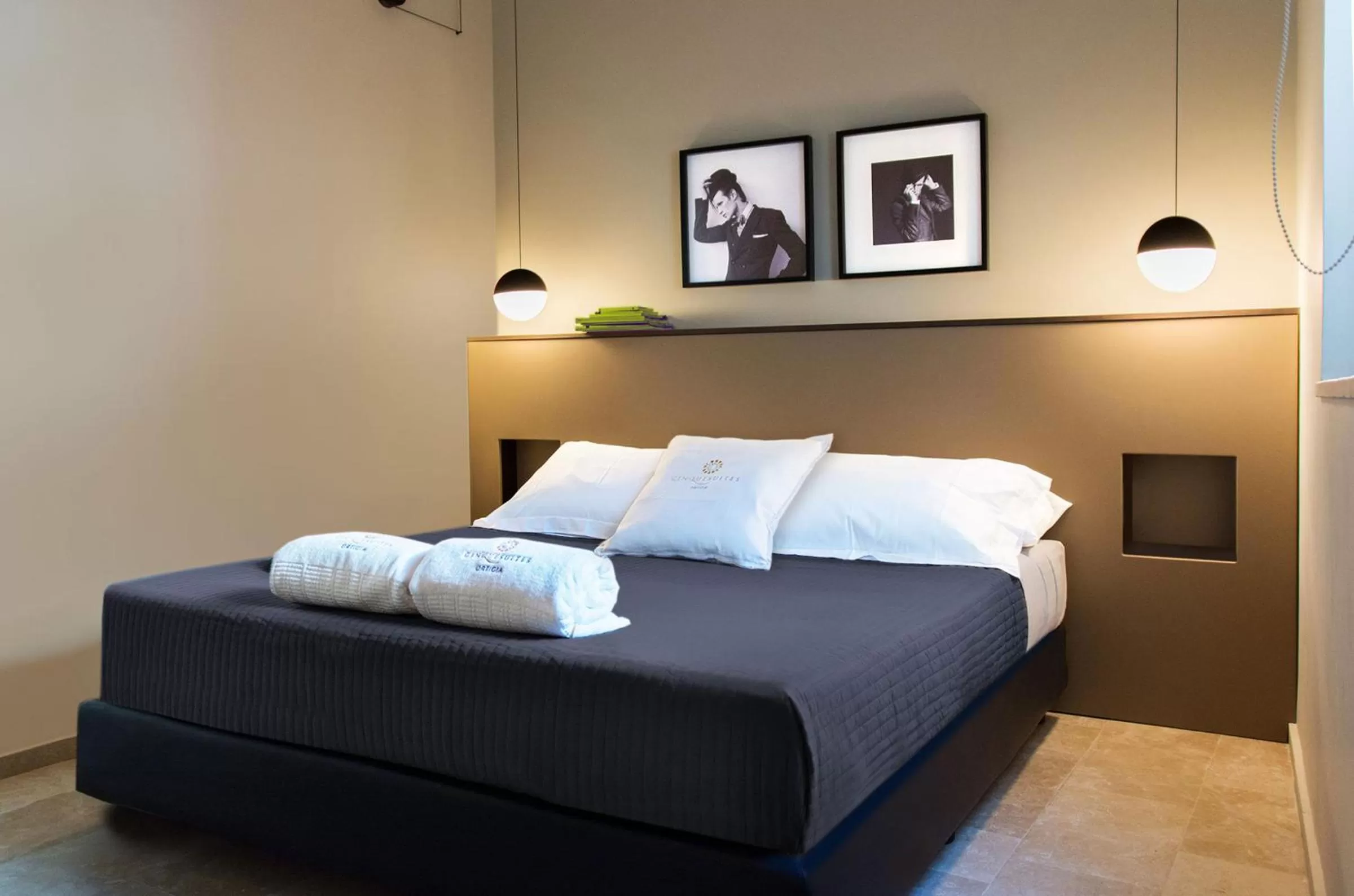 Bed in CinqueSuites Ortigia