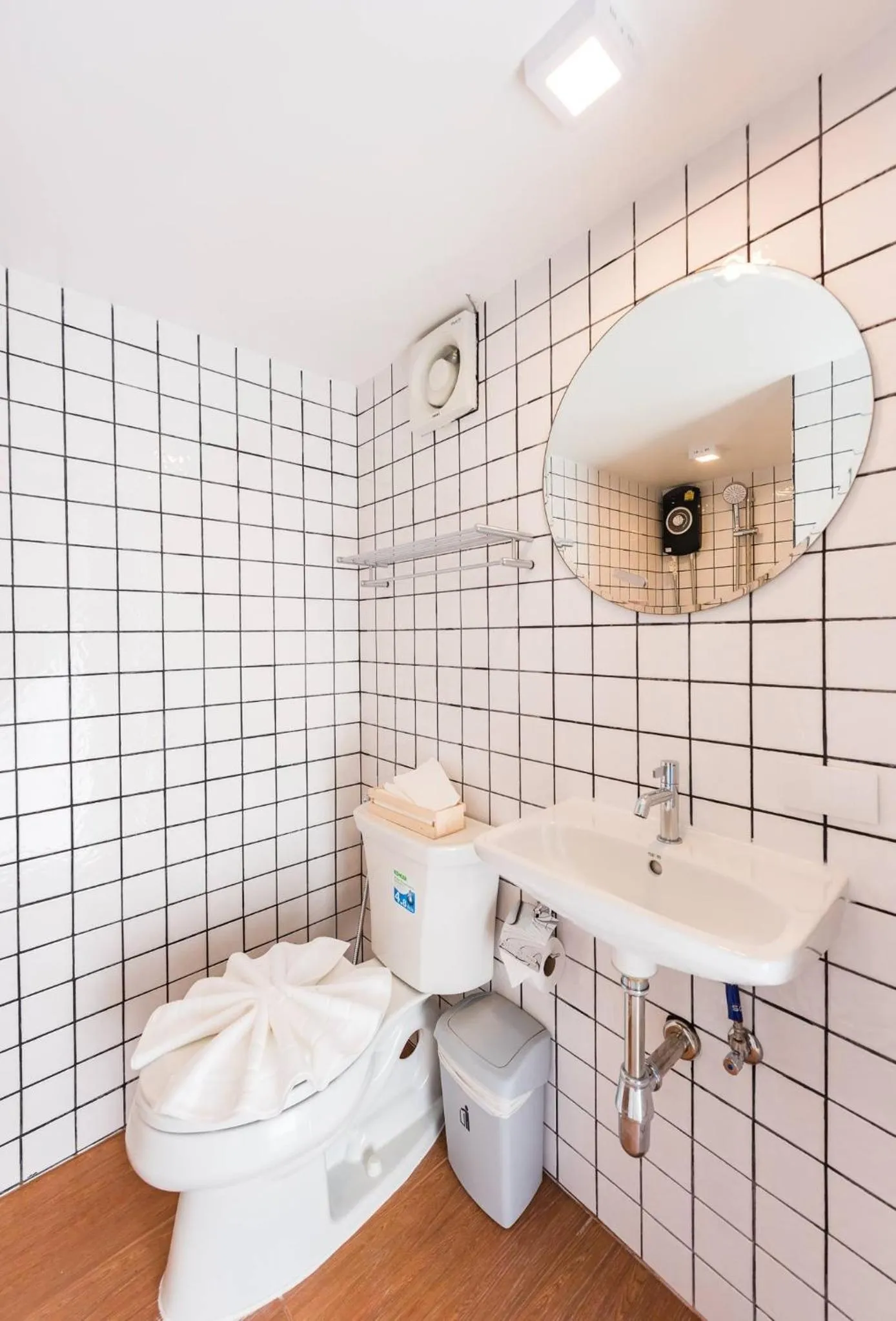 Toilet in Book a Bed Poshtel - SHA Plus