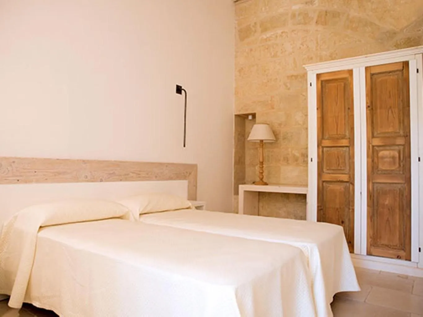 Photo of the whole room, Bed in Masseria Mongiò dell'Elefante