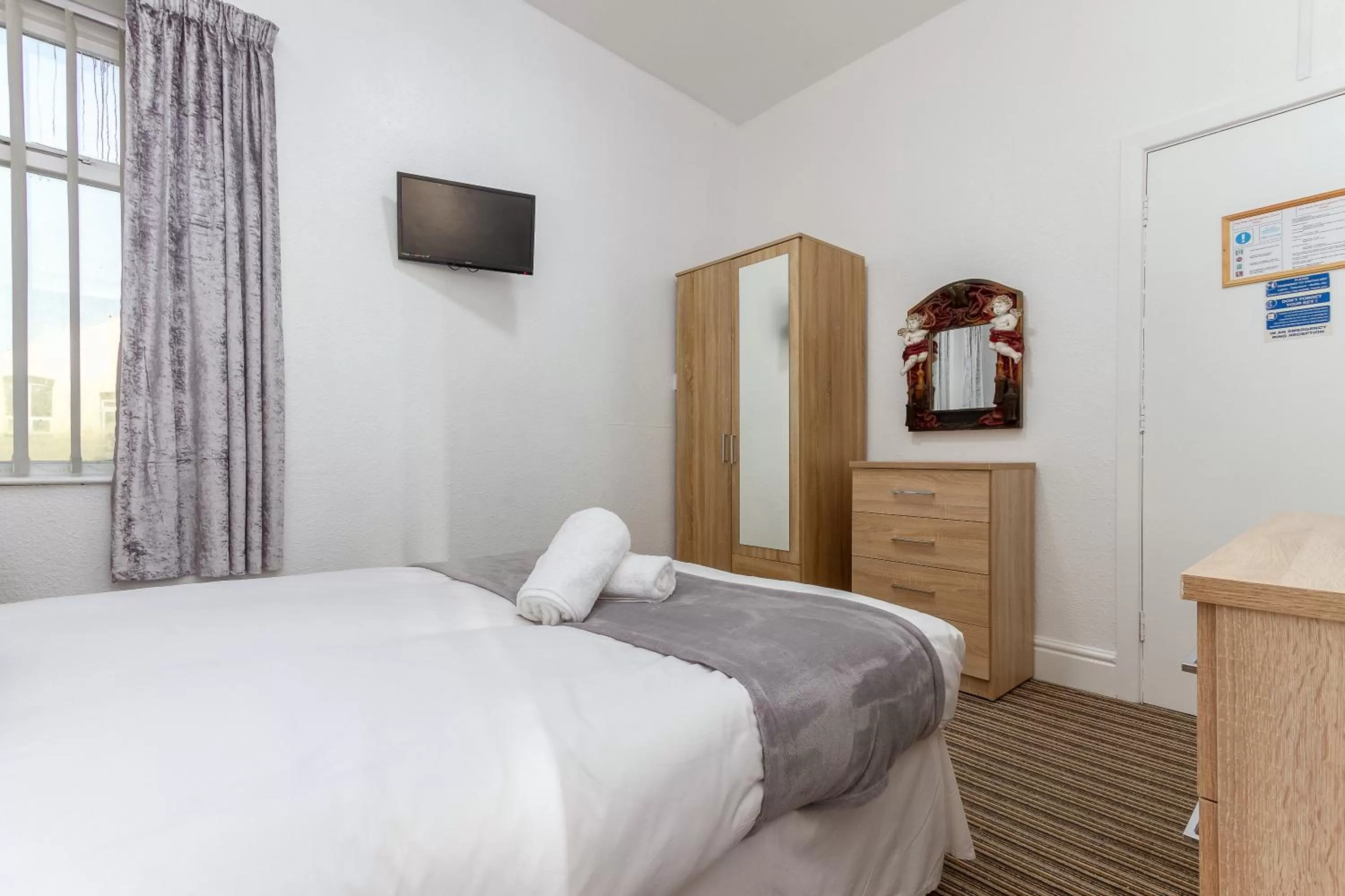 Bedroom, Bed in The Sandringham Court Hotel & Sports Bar-Groups Welcome here-High Speed Wi-Fi