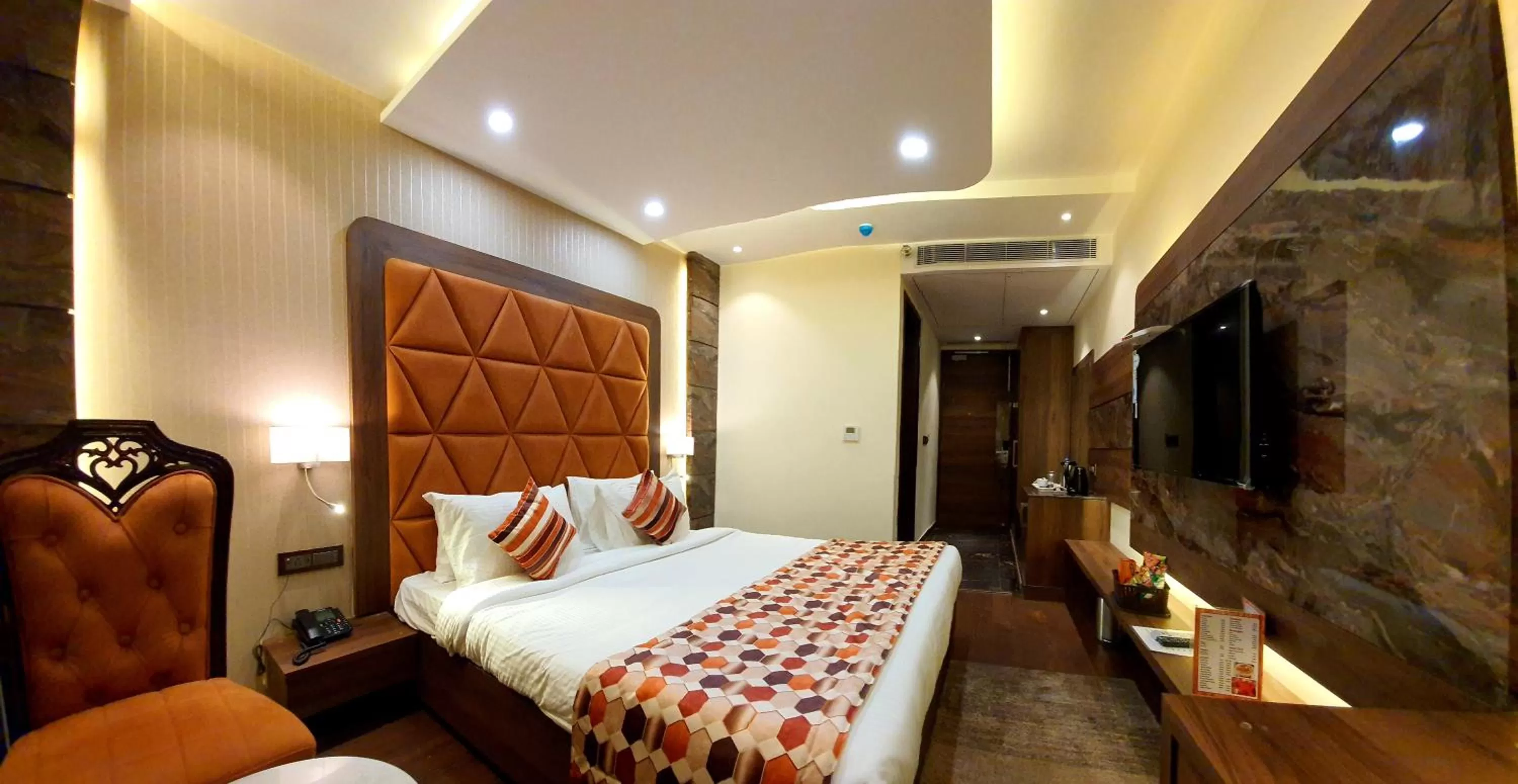 Bed in Hotel Makhan Residency