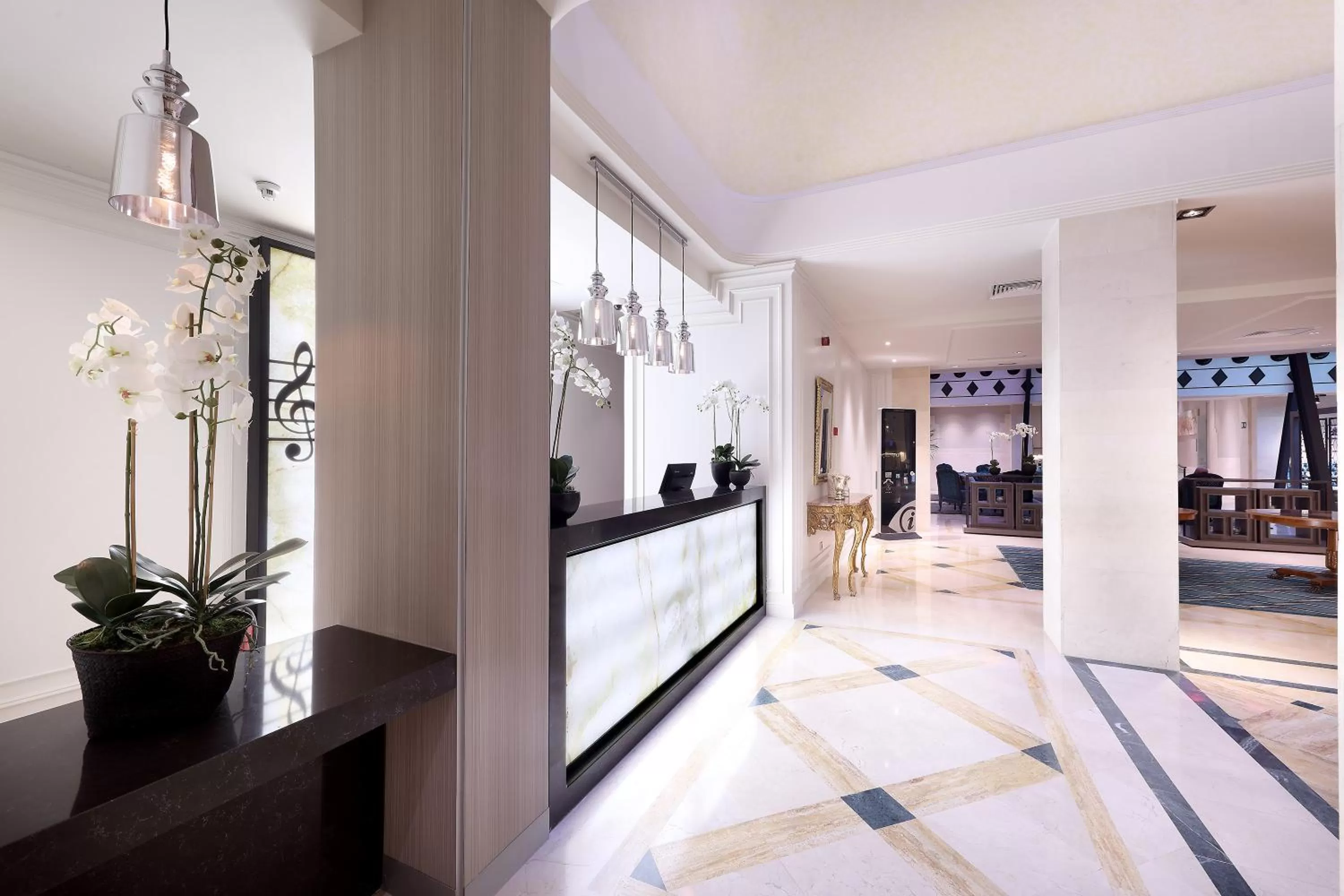 Lobby or reception in Eurostars Casa de la Lírica