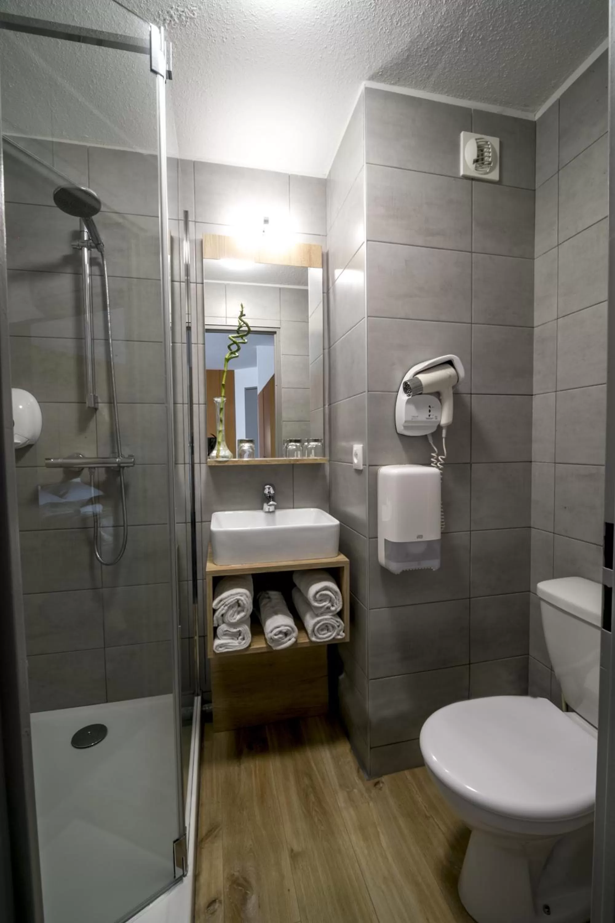 Shower in Ostal Pau Universite - Sure Hotel Collection by Best Western