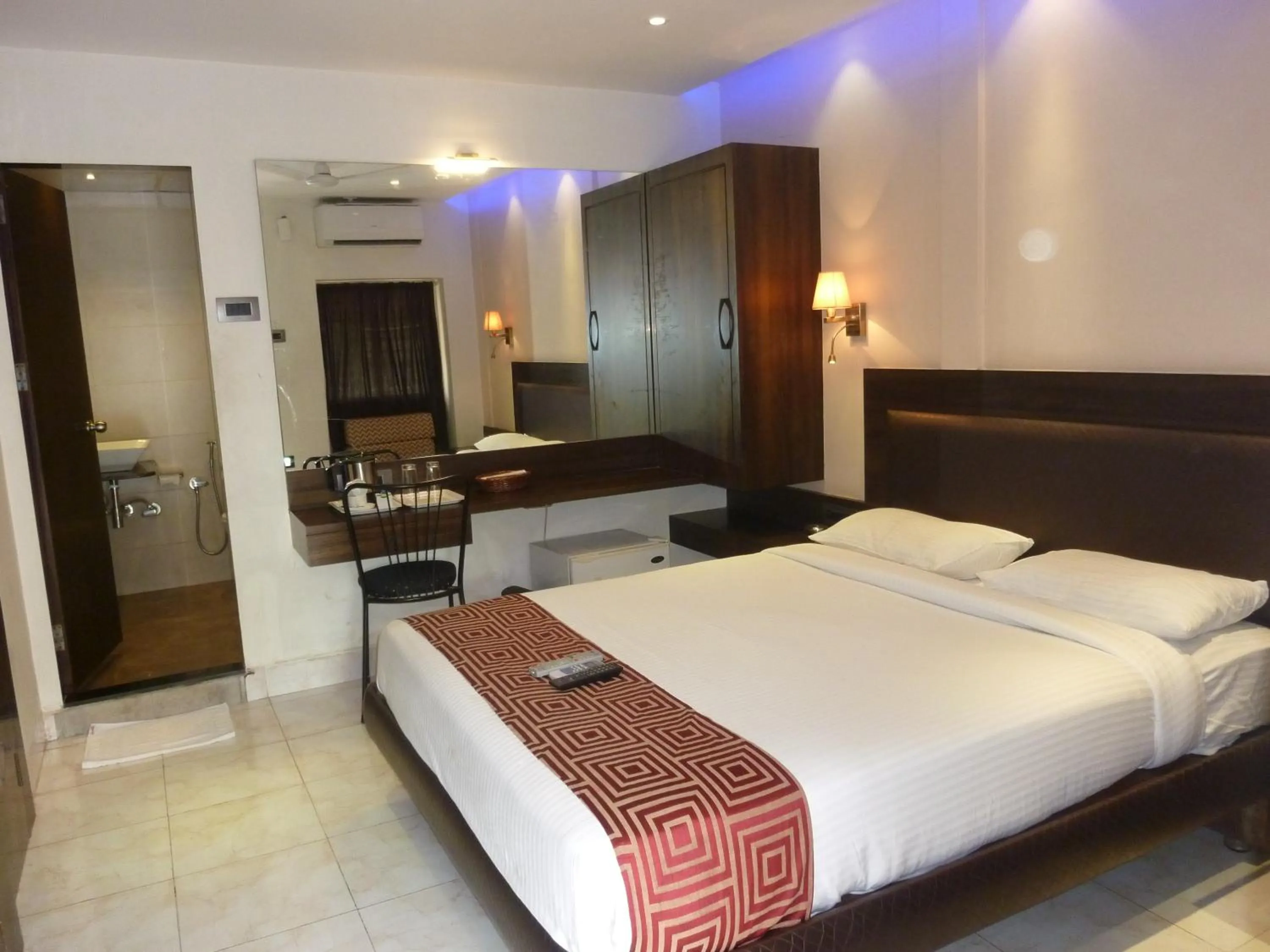 Photo of the whole room in Hotel New Bengal