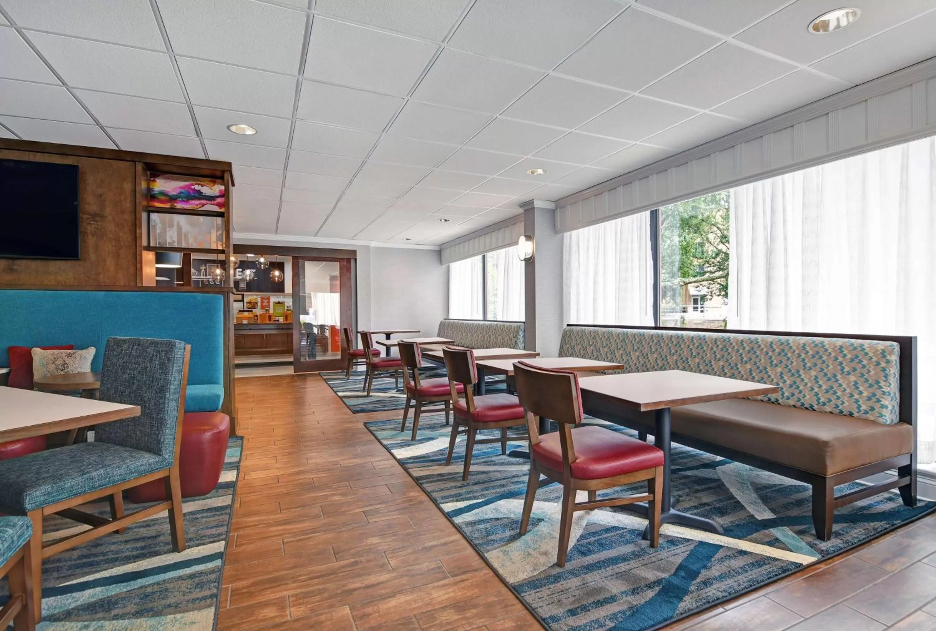 Lobby or reception in Hampton Inn Patriots Point