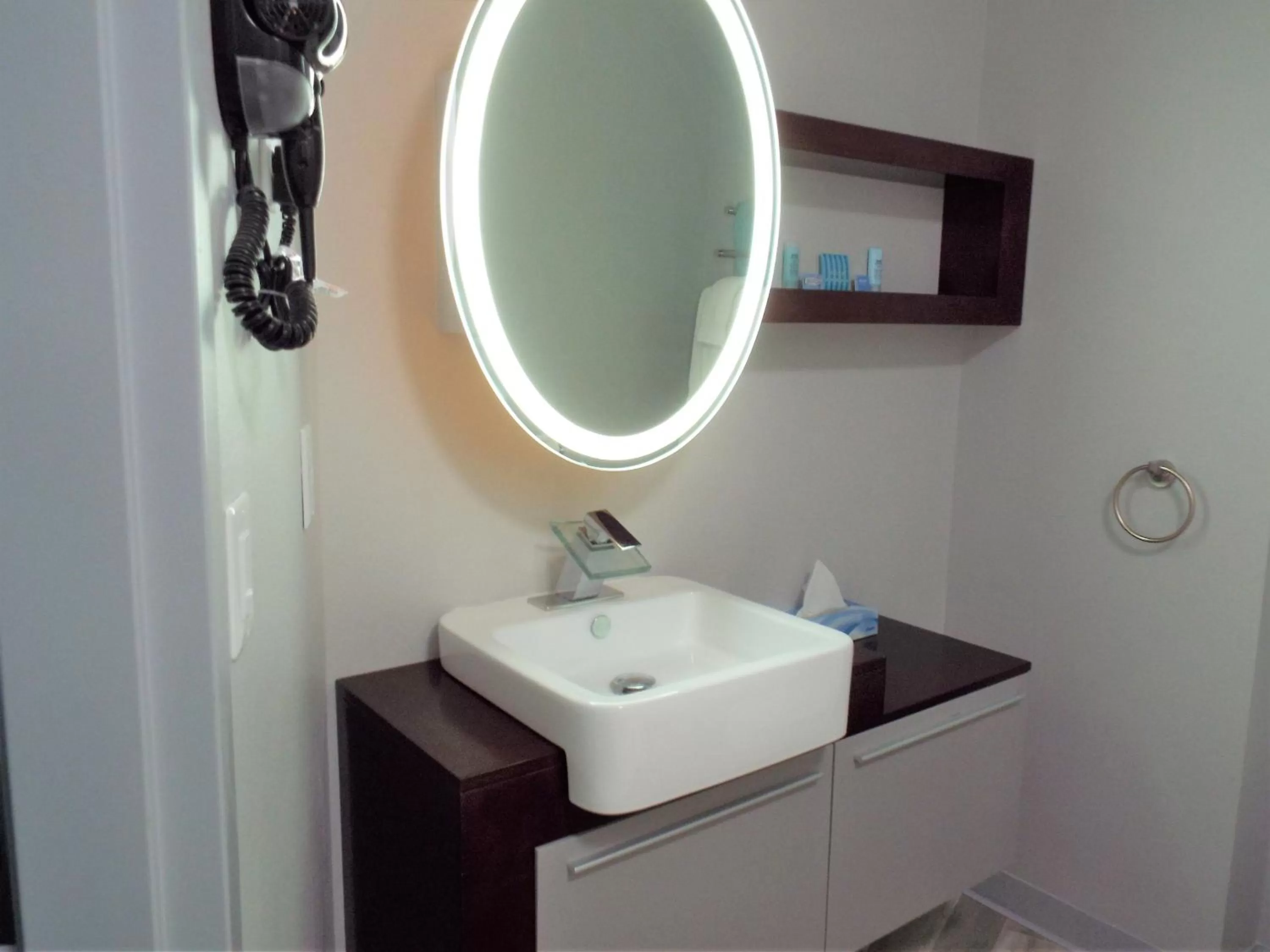 Bathroom in Athens Central Hotel