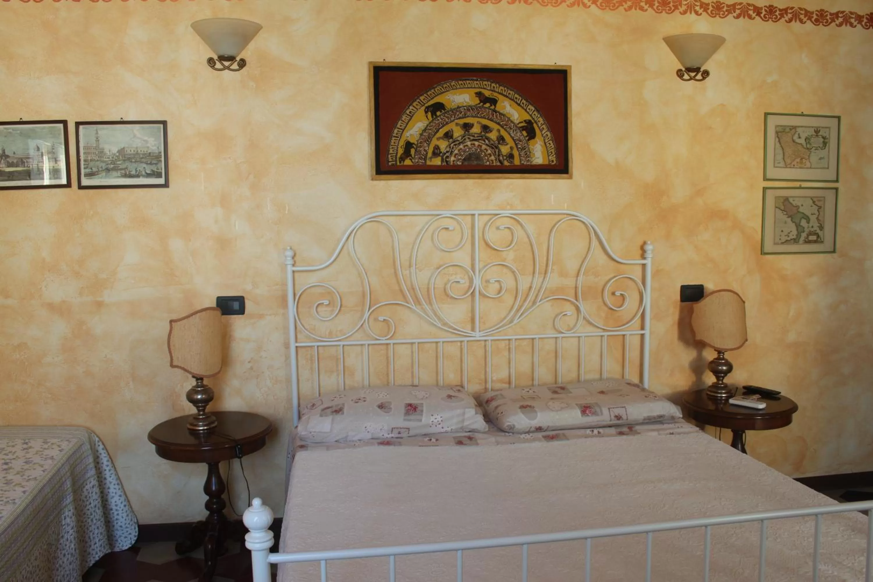 Decorative detail, Bed in B&B Polirone