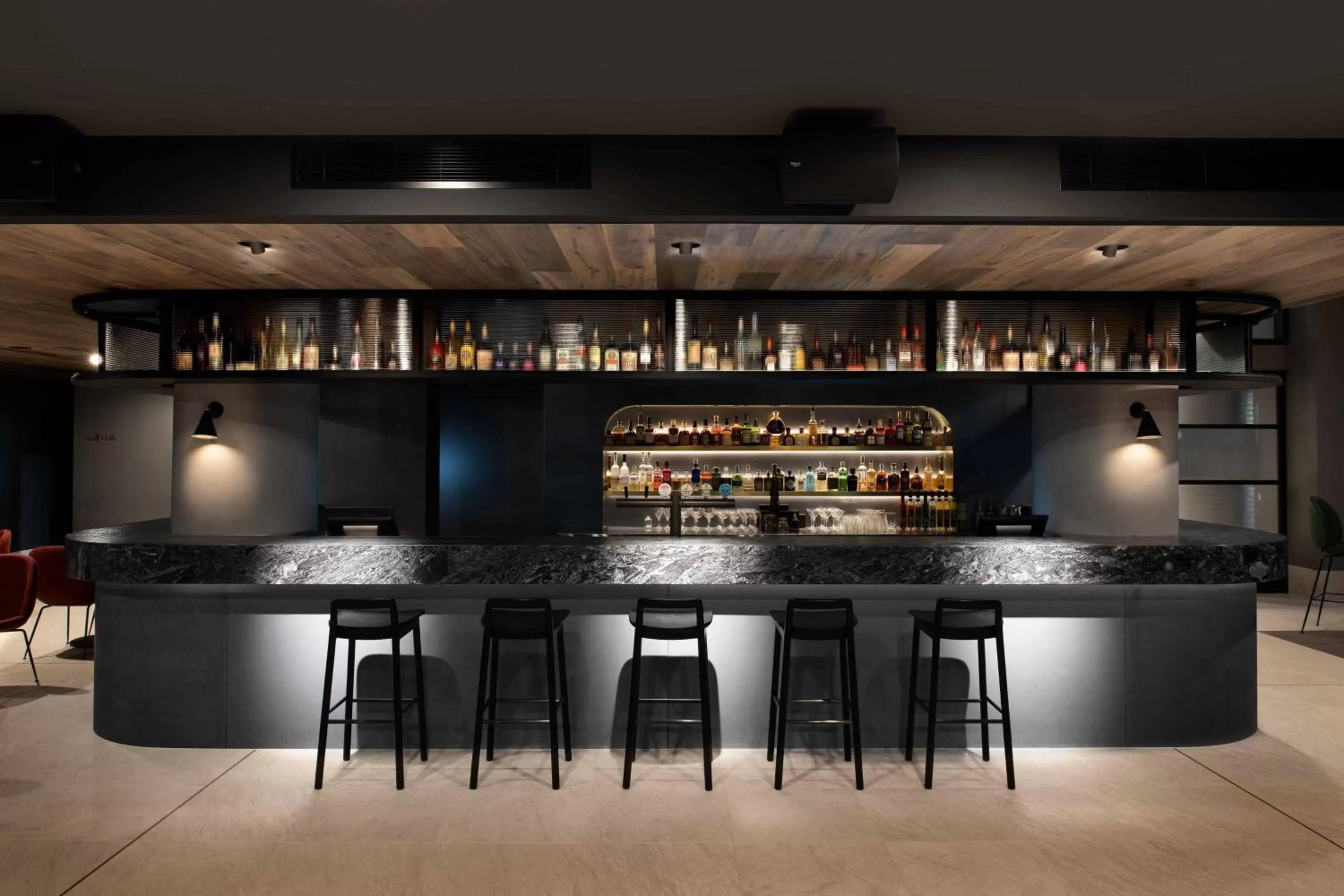 Lounge or bar in Midnight Hotel, Autograph Collection