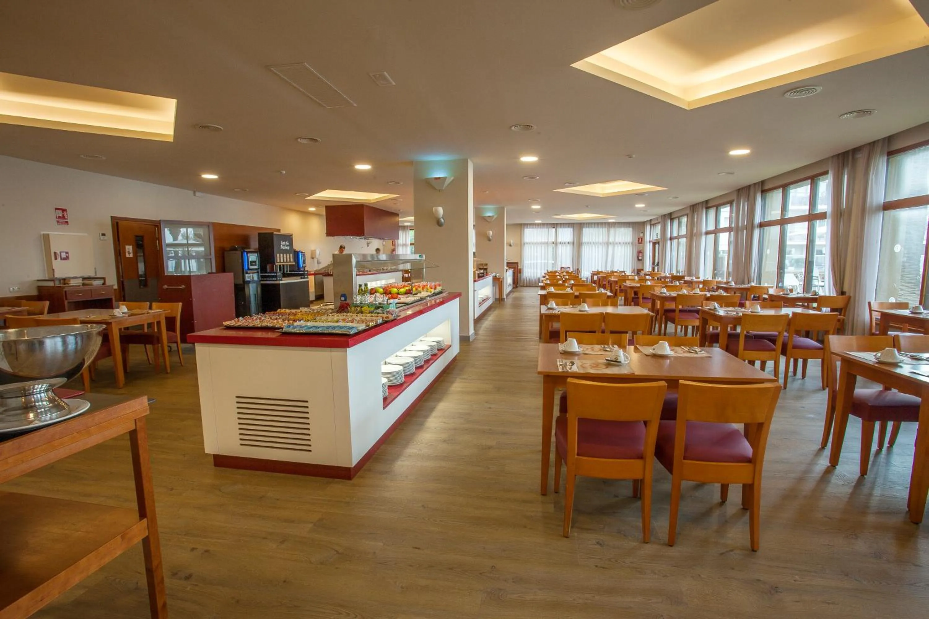 Restaurant/places to eat in Hotel Monterrey Roses by Pierre & Vacances