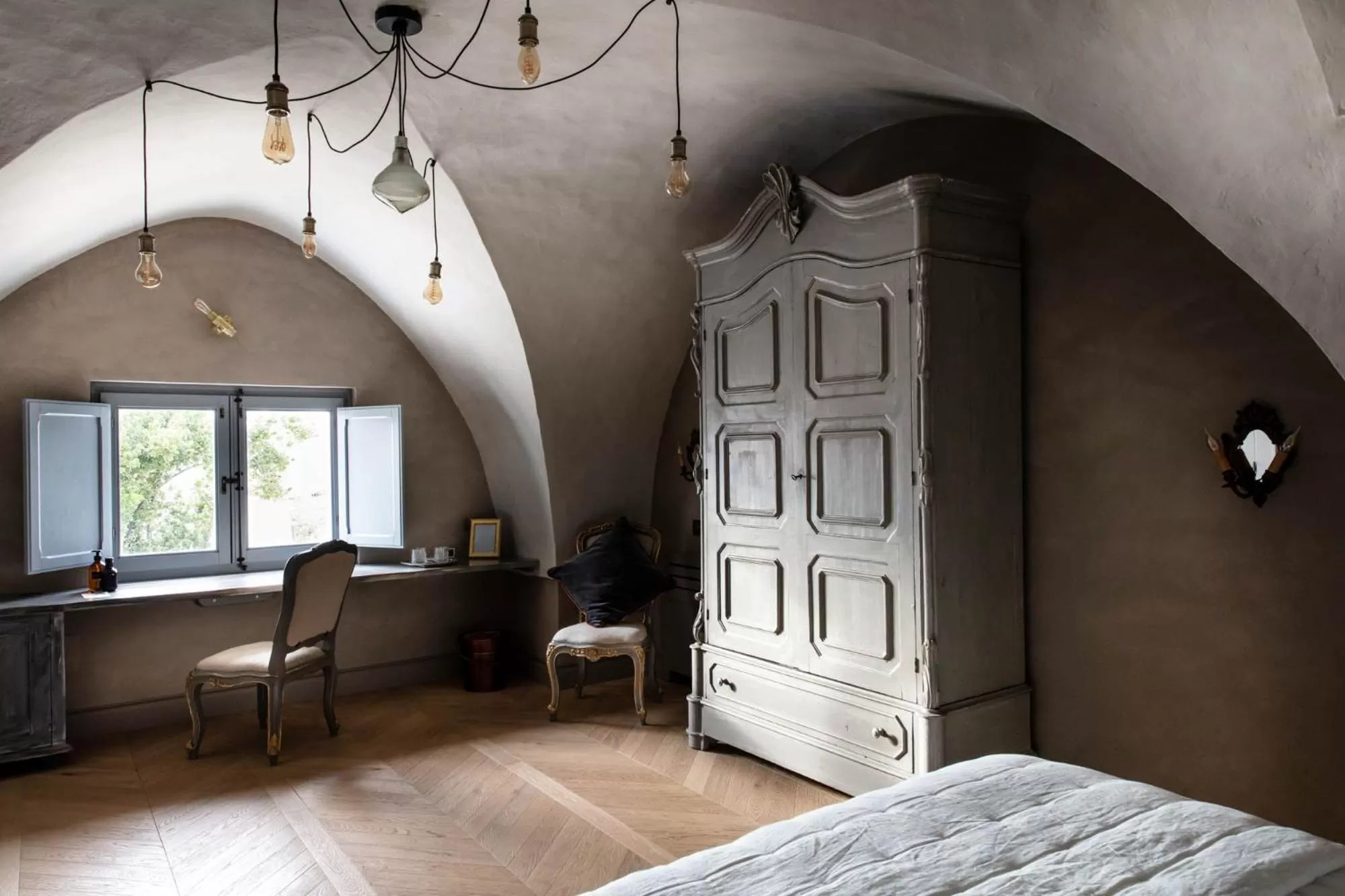 Seating area, Bed in Paragon 700 Boutique Hotel & SPA