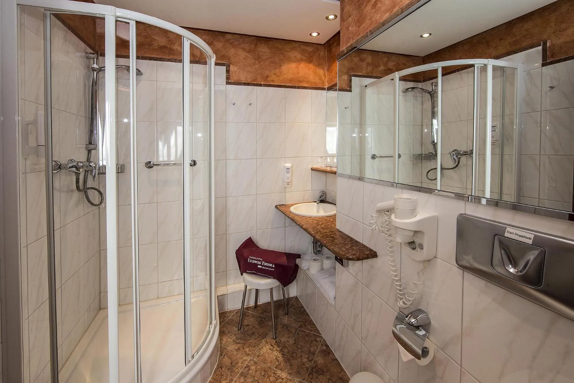 Shower in Johannesbad Thermalhotel Ludwig Thoma