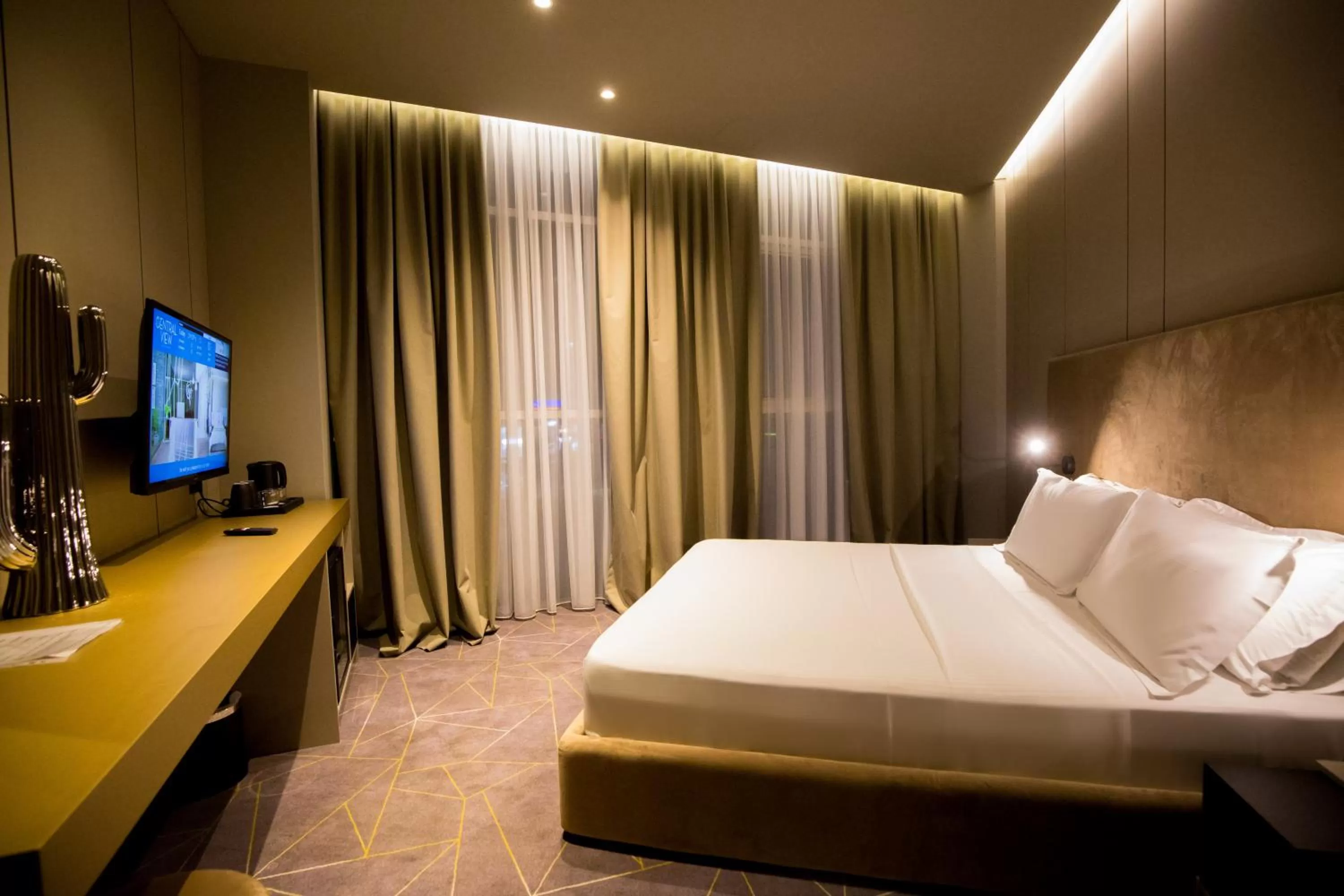TV and multimedia, Bed in The Central View Boutique Hotel
