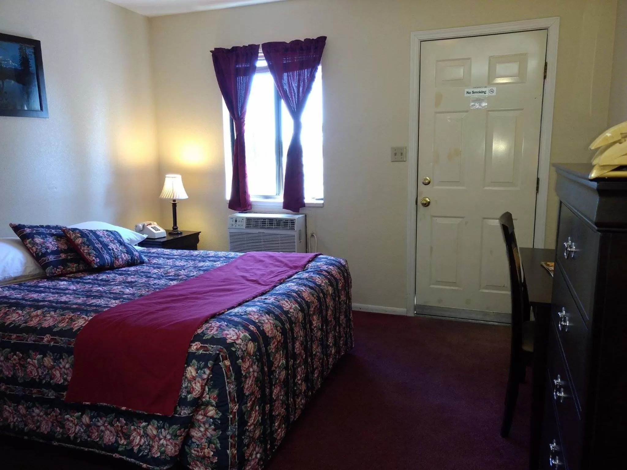 Bed in Travelers Motel