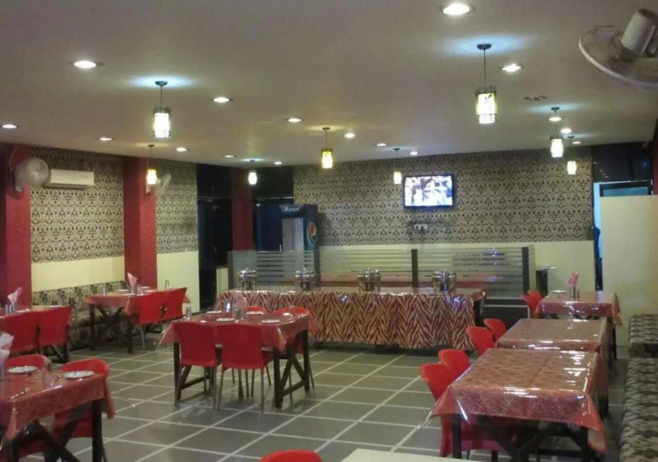 Restaurant/places to eat in Hotel The Pride