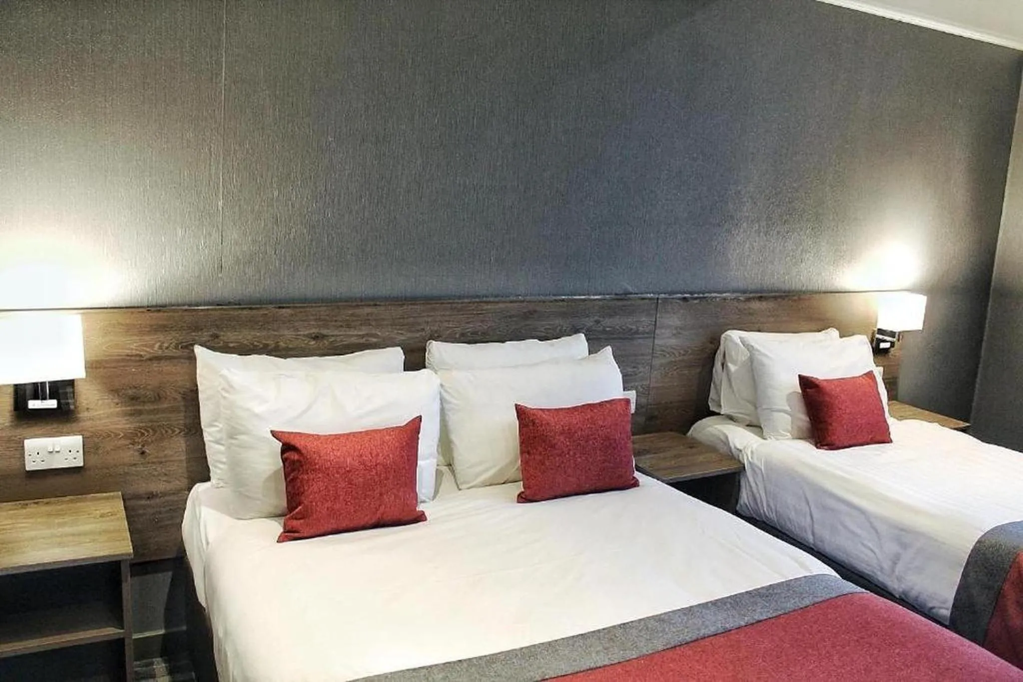 Bed in Devoncove Hotel Glasgow