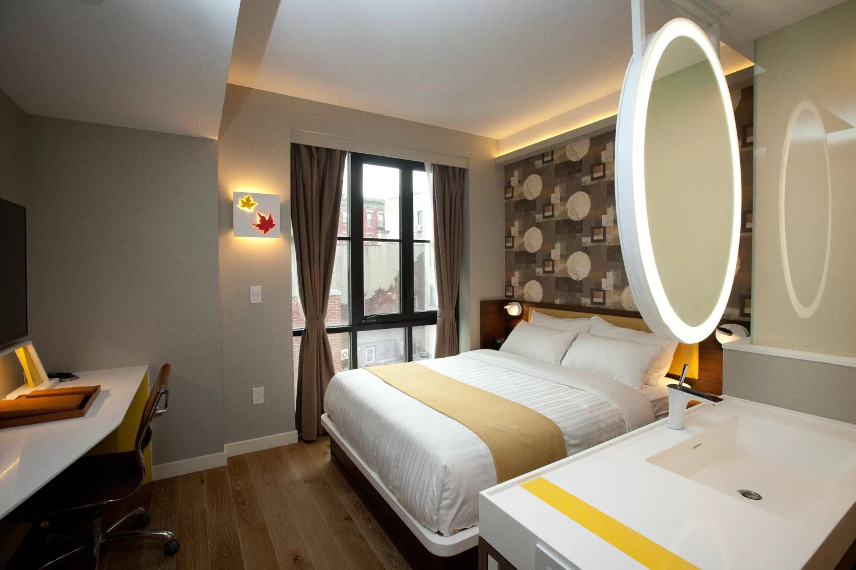 Queen Room in NobleDEN Hotel