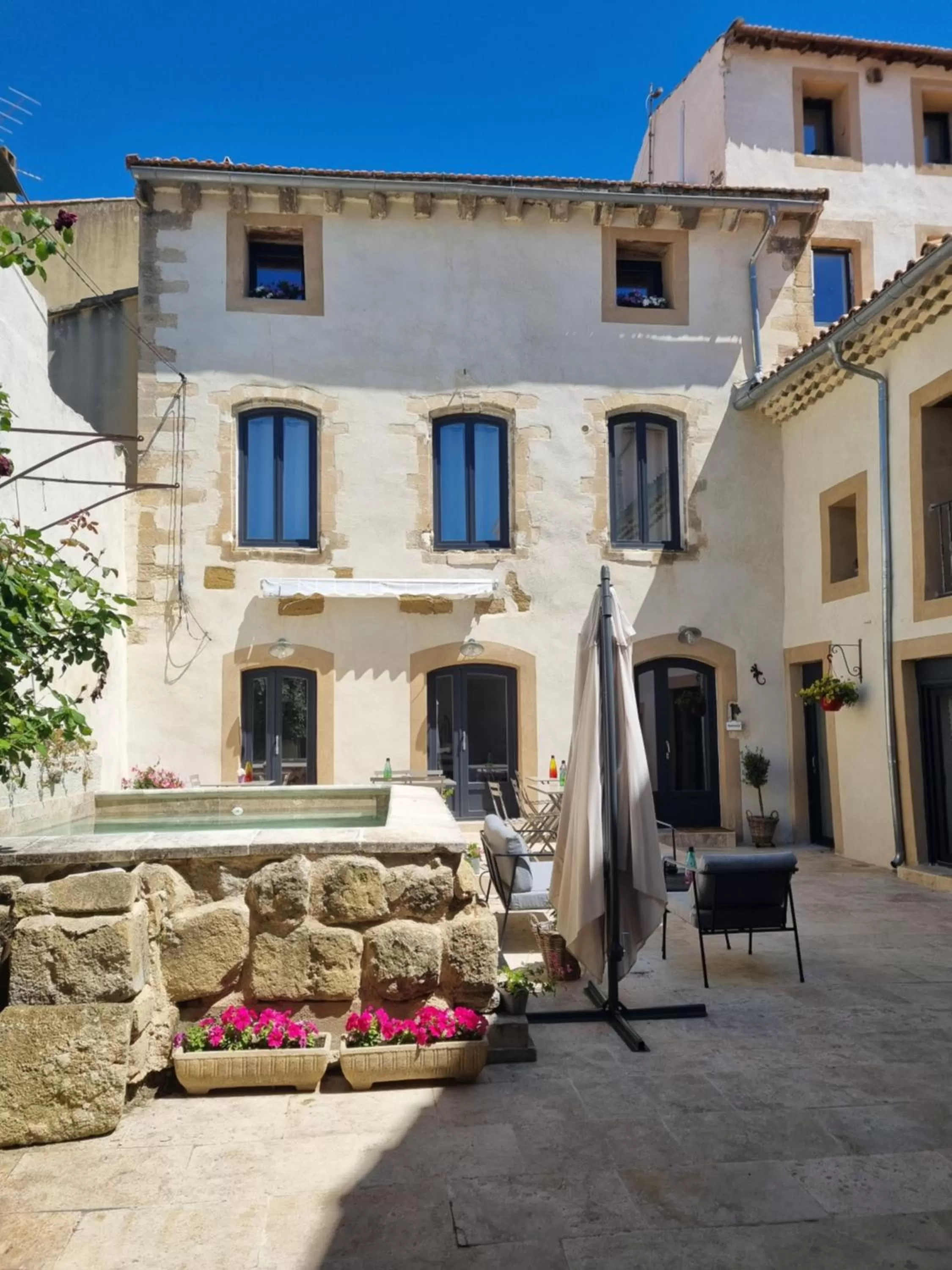 Property building in La Bastide