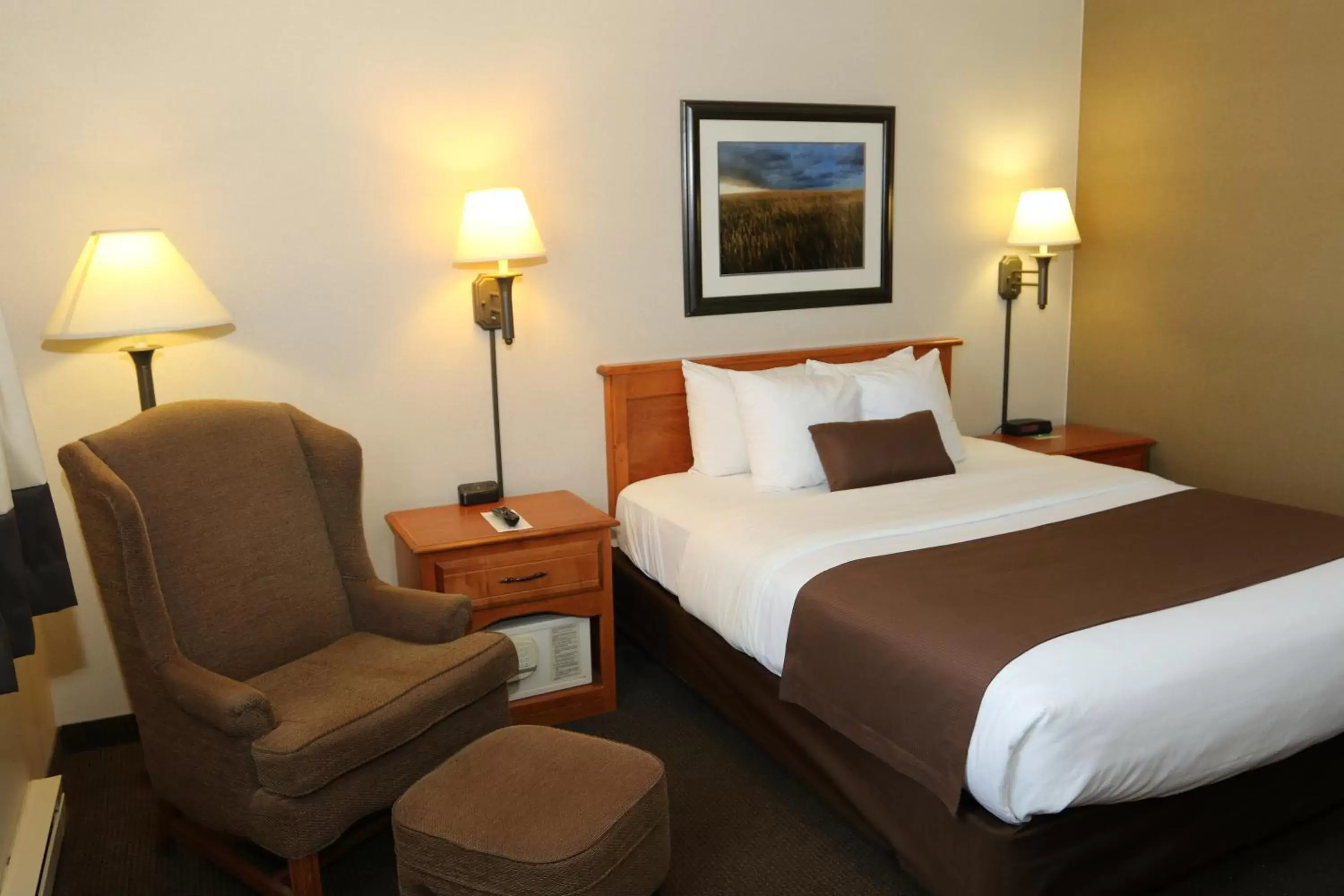 Queen Room - Non-Smoking in Motel 6 Minot, ND Queen Room - Non-Smoking in Motel 6 Minot, ND