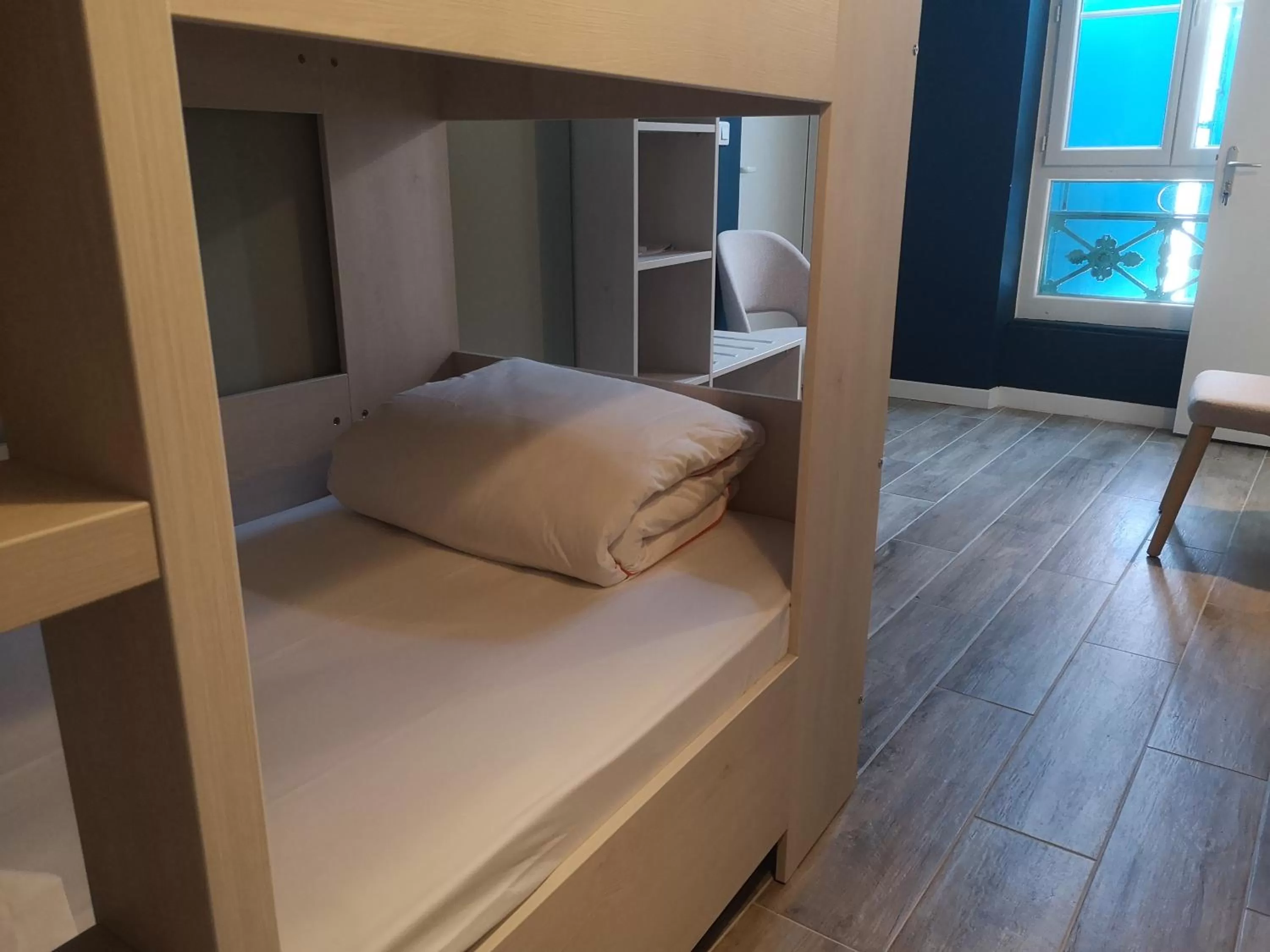 children, Bed in CÔTE GARONNE le BALCON DES DAMES -hôtel et restaurant- Tonneins Fauillet Marmande - vue panoramique bord de Garonne chambres climatisées