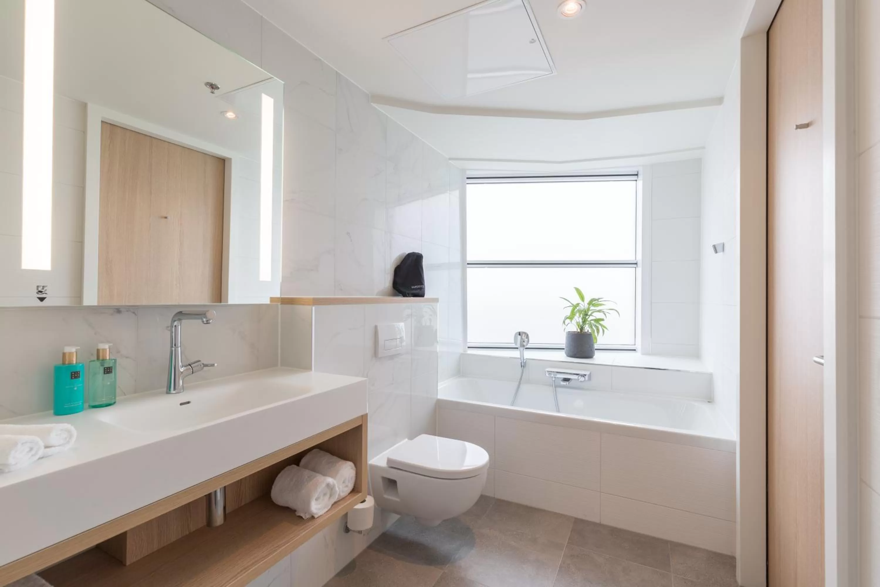 Premium King Room in Crowne Plaza Utrecht - Central Station, an IHG Hotel