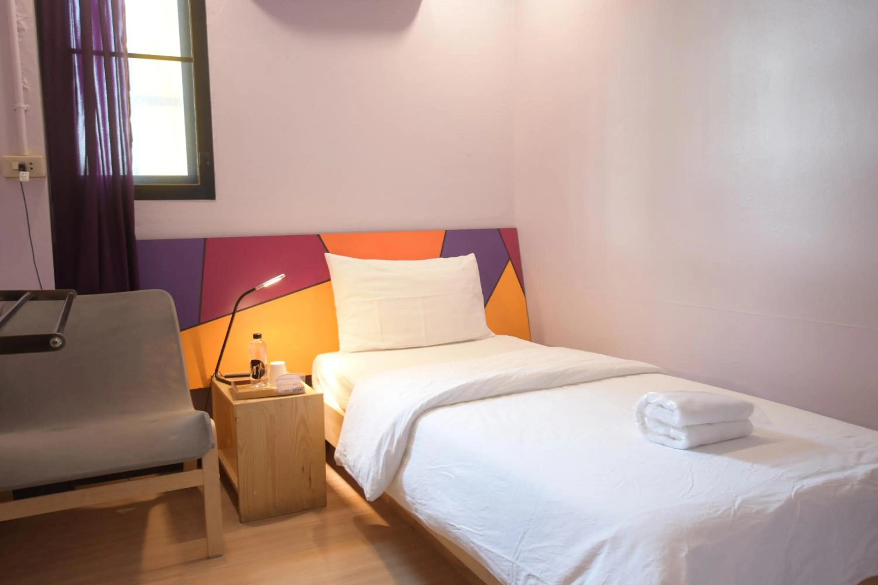 Photo of the whole room, Bed in Room@Vipa