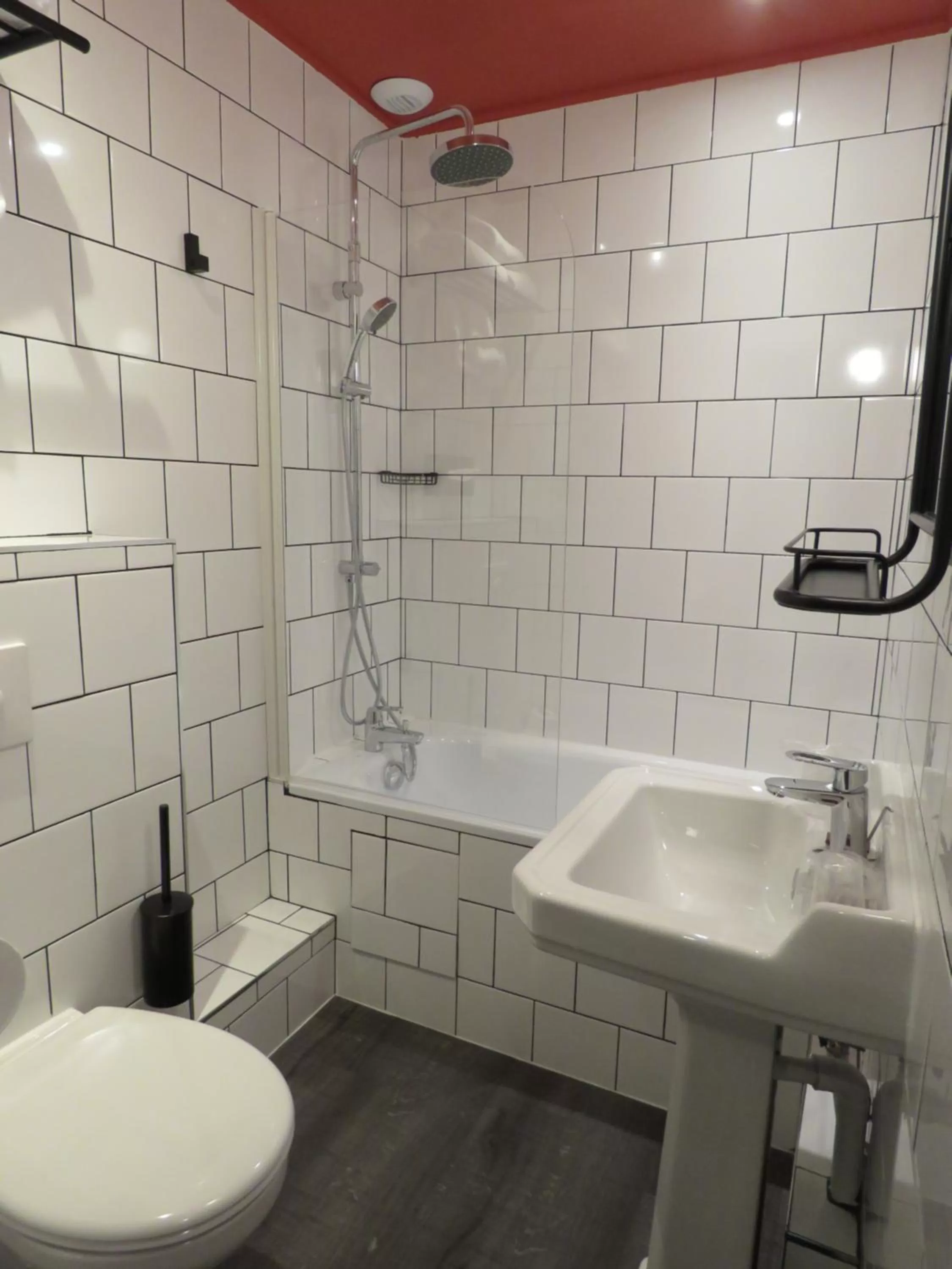 Bathroom in Hôtel Bristol Reims