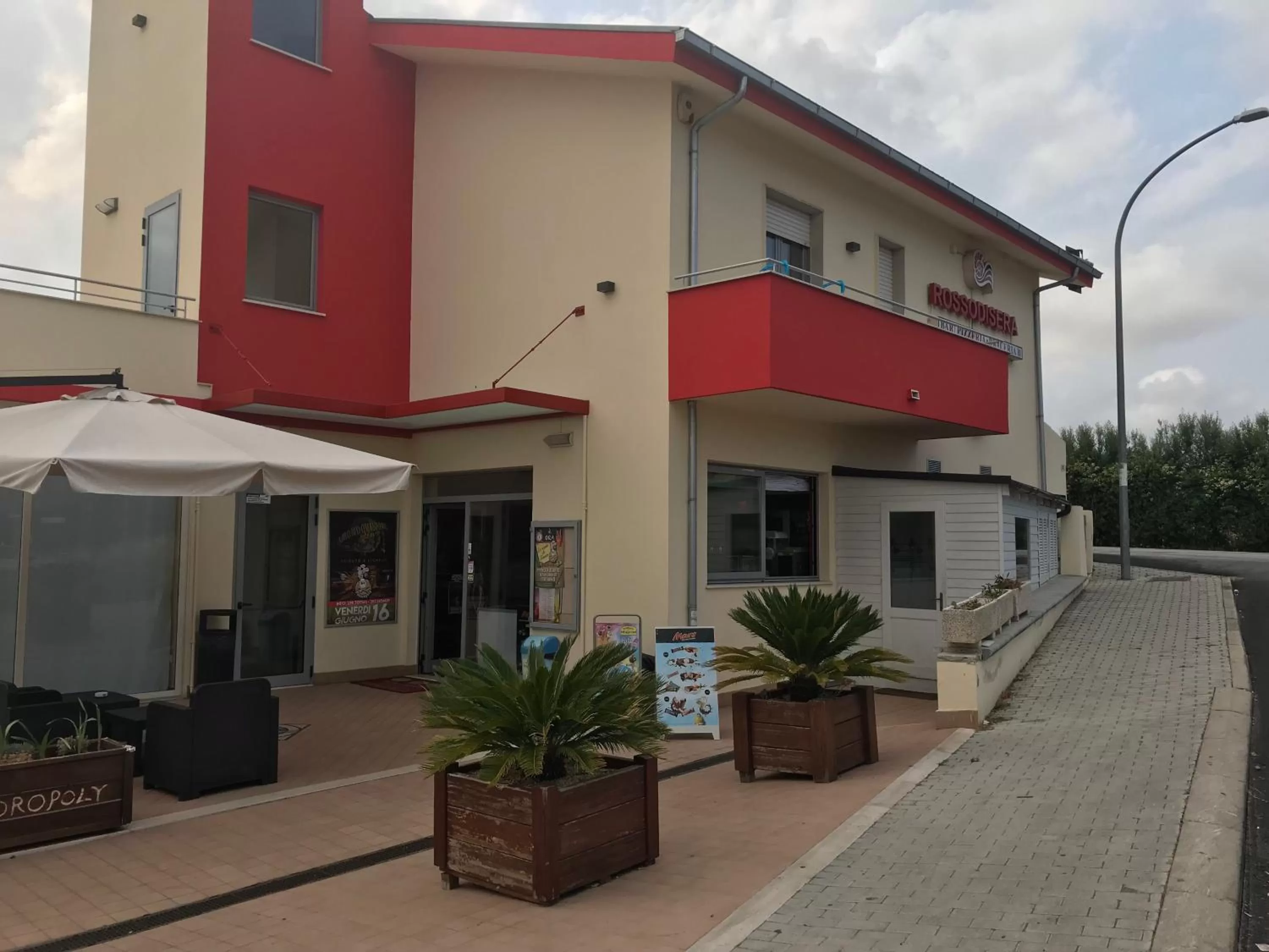 Facade/entrance in Rosso Di Sera