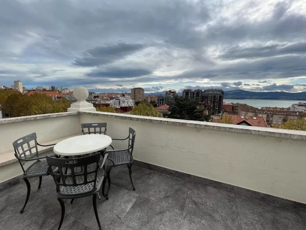 Balcony/Terrace in Hotel Royal Suite Santander