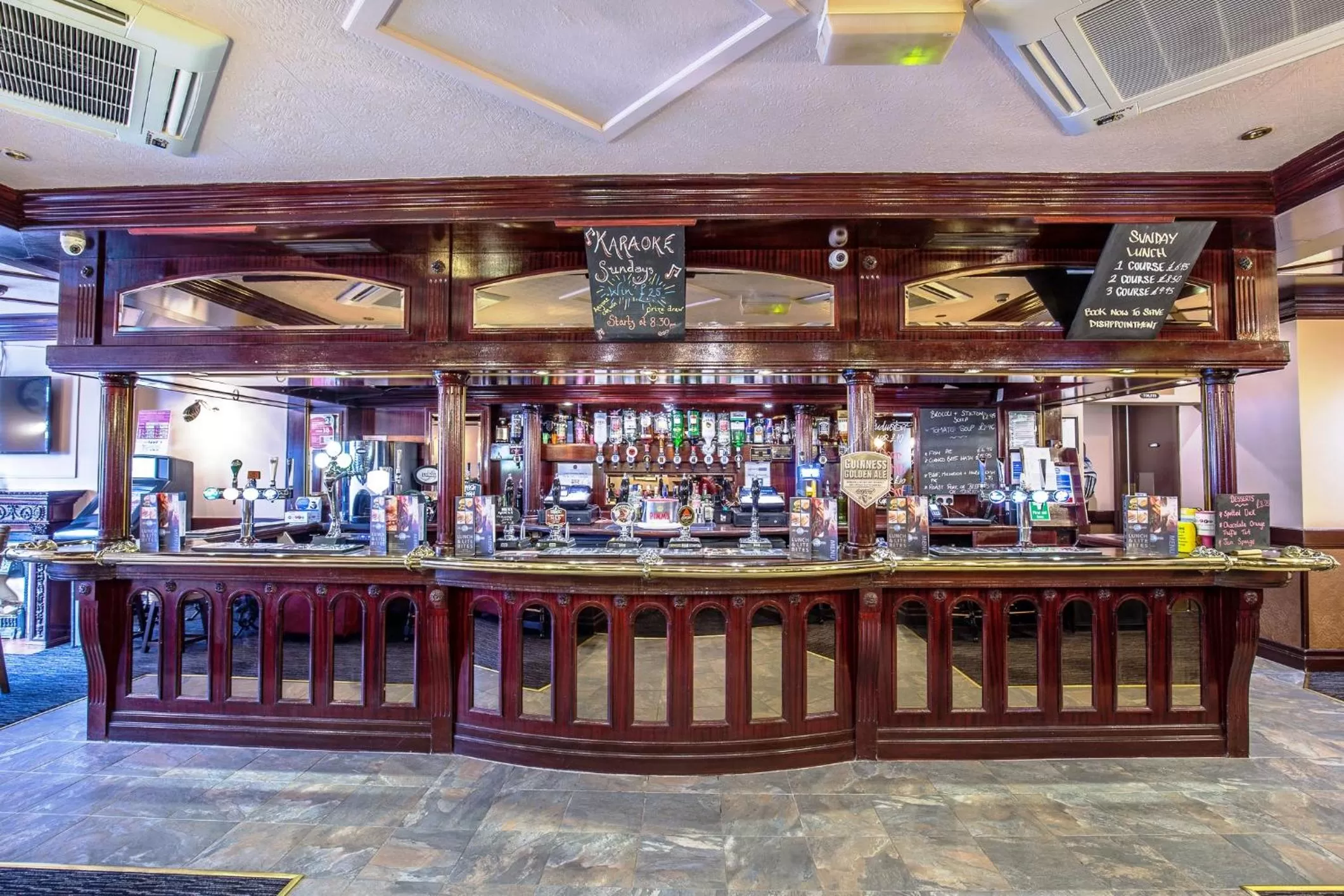 Lounge or bar in Globe Inn