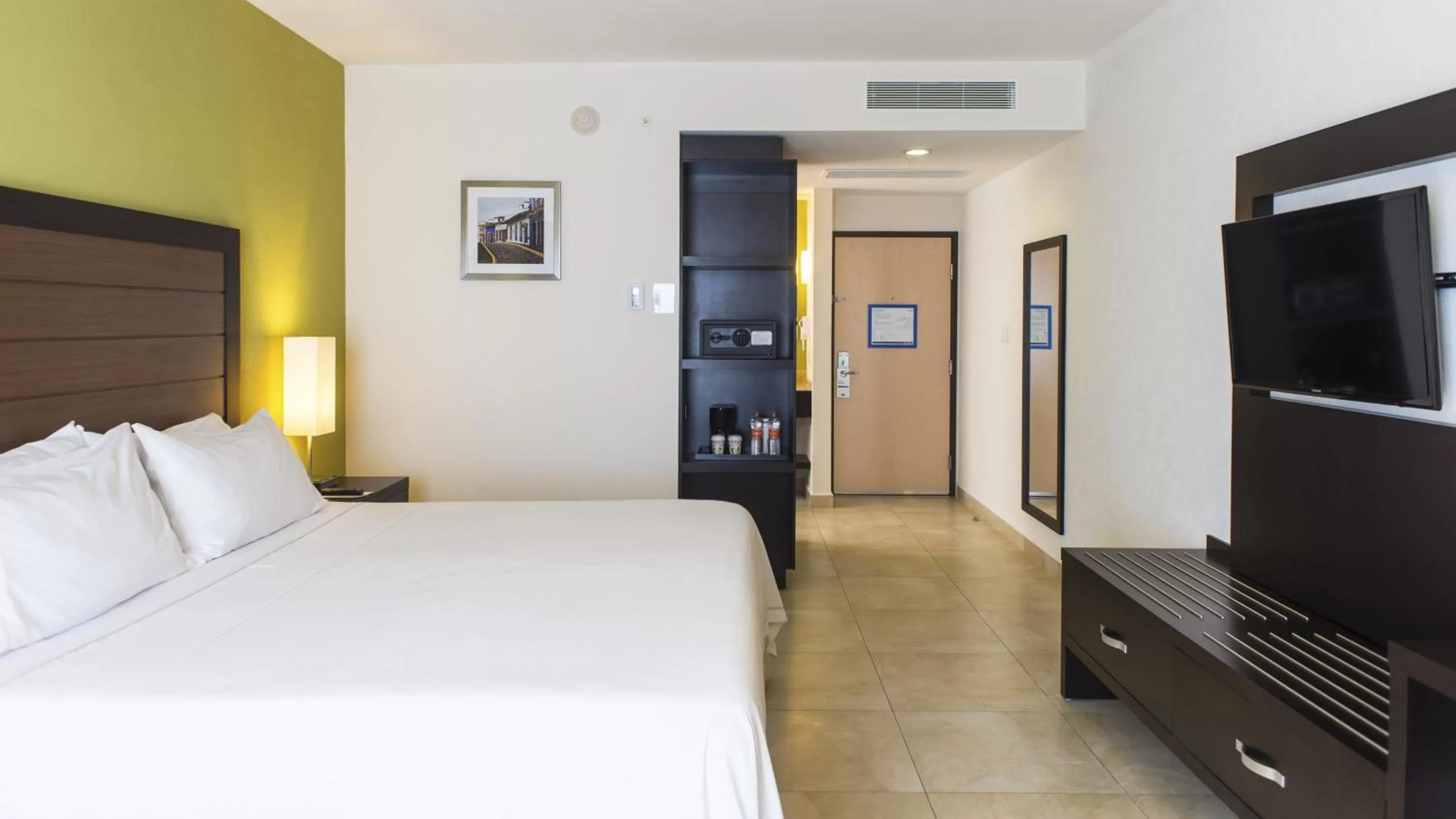Photo of the whole room in Holiday Inn Express Xalapa by IHG