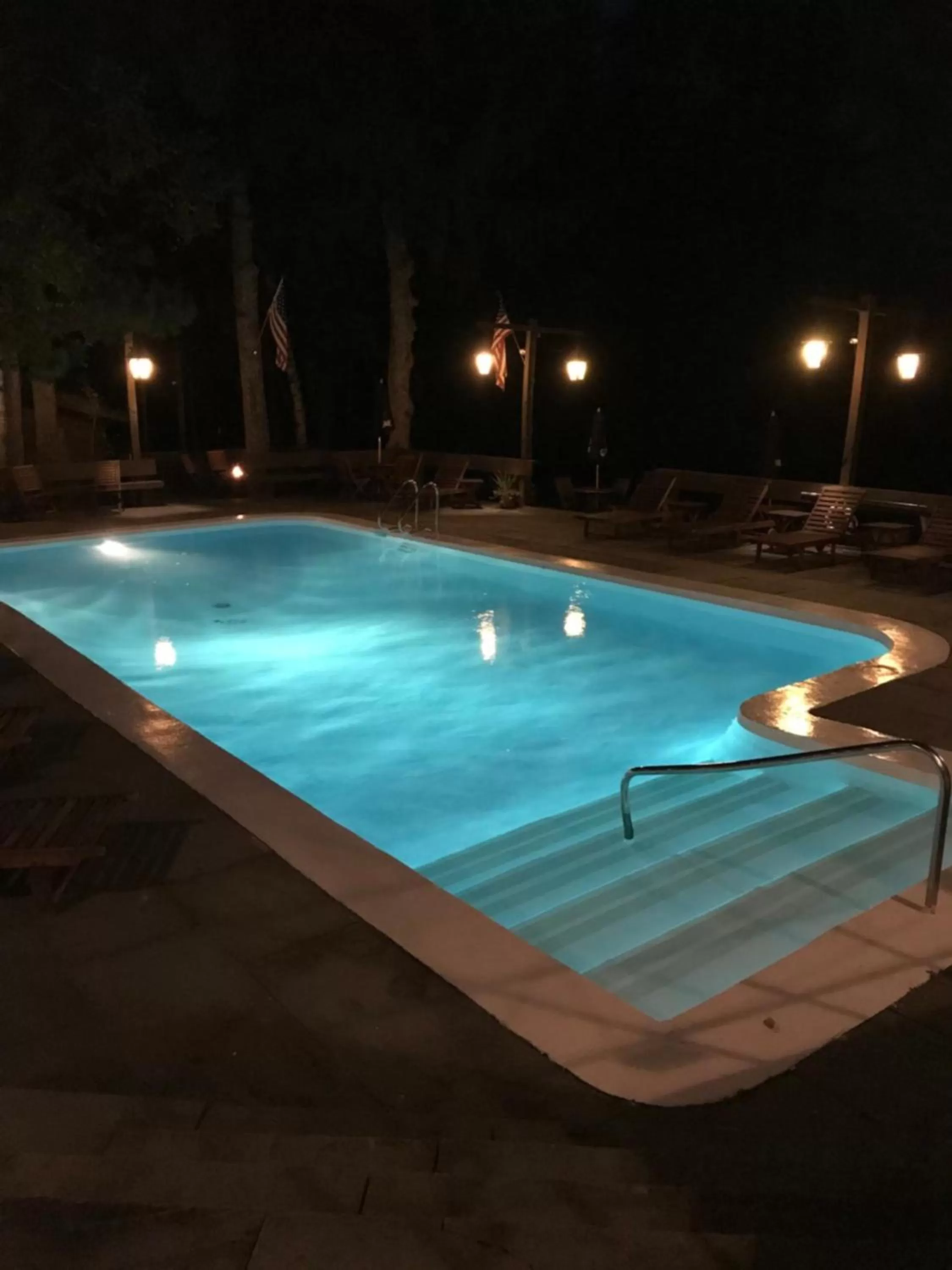 Swimming pool in Summit Lodge