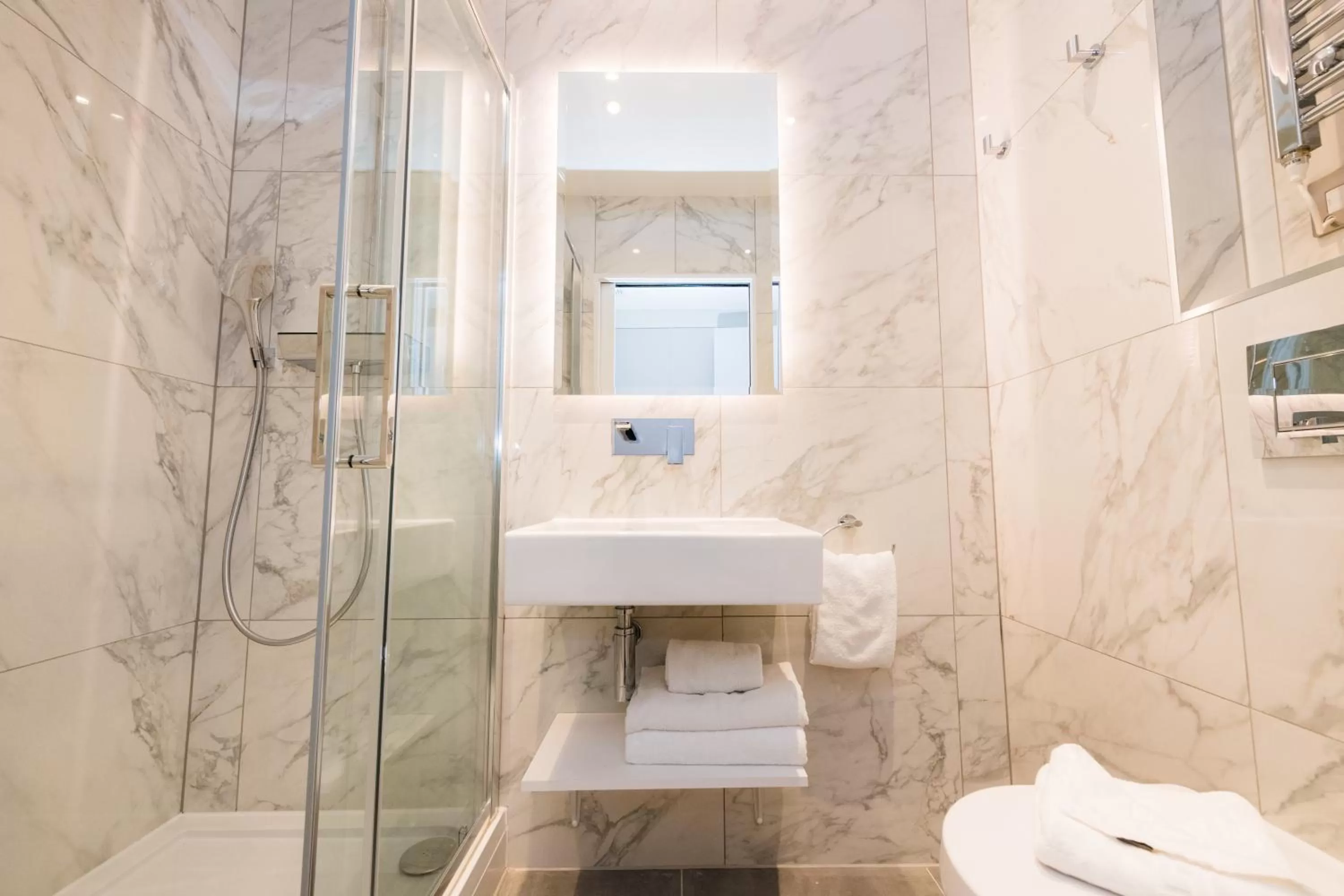 Bathroom in West End Lane II