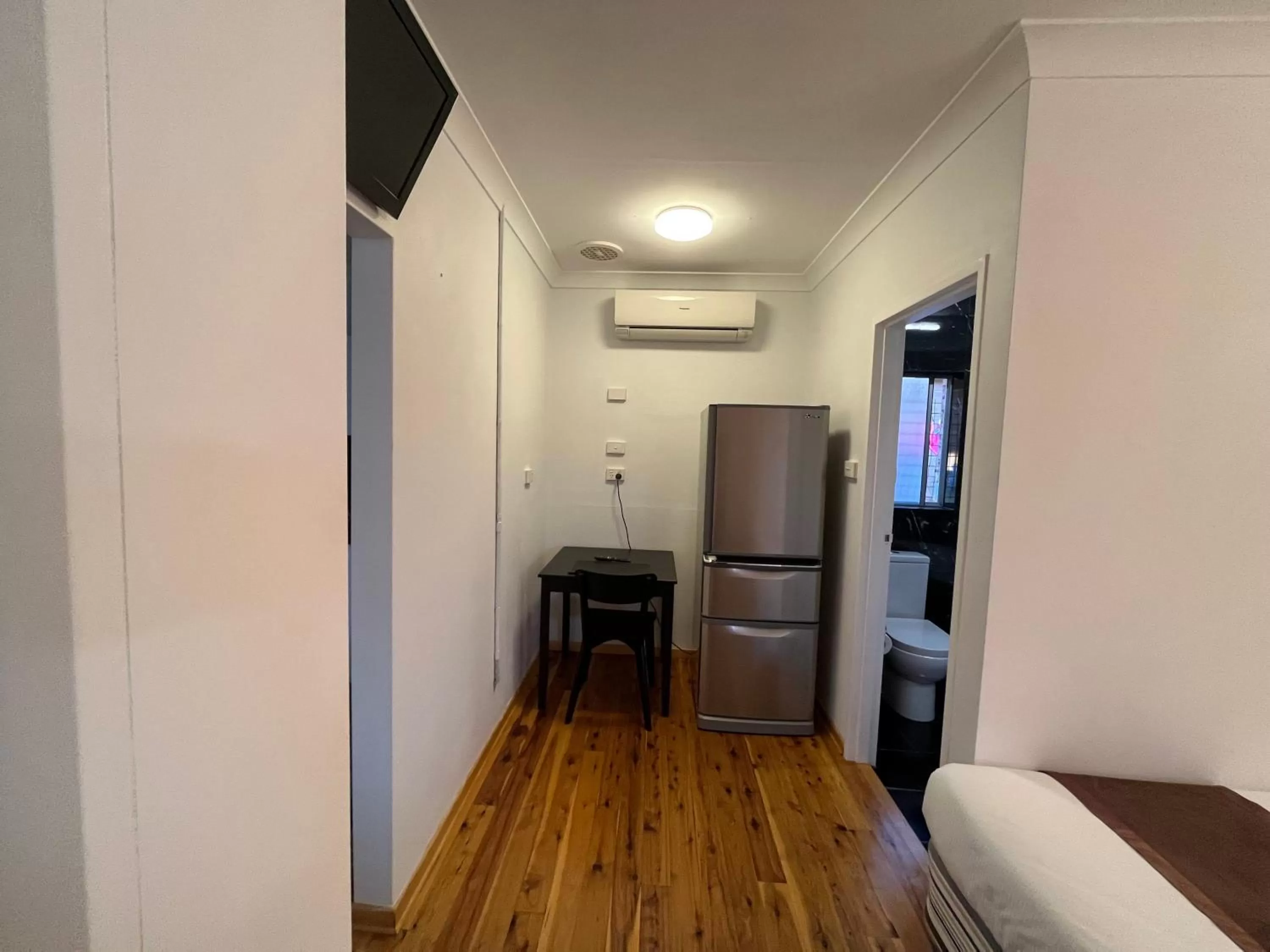 Bed in Baths Motel Moree